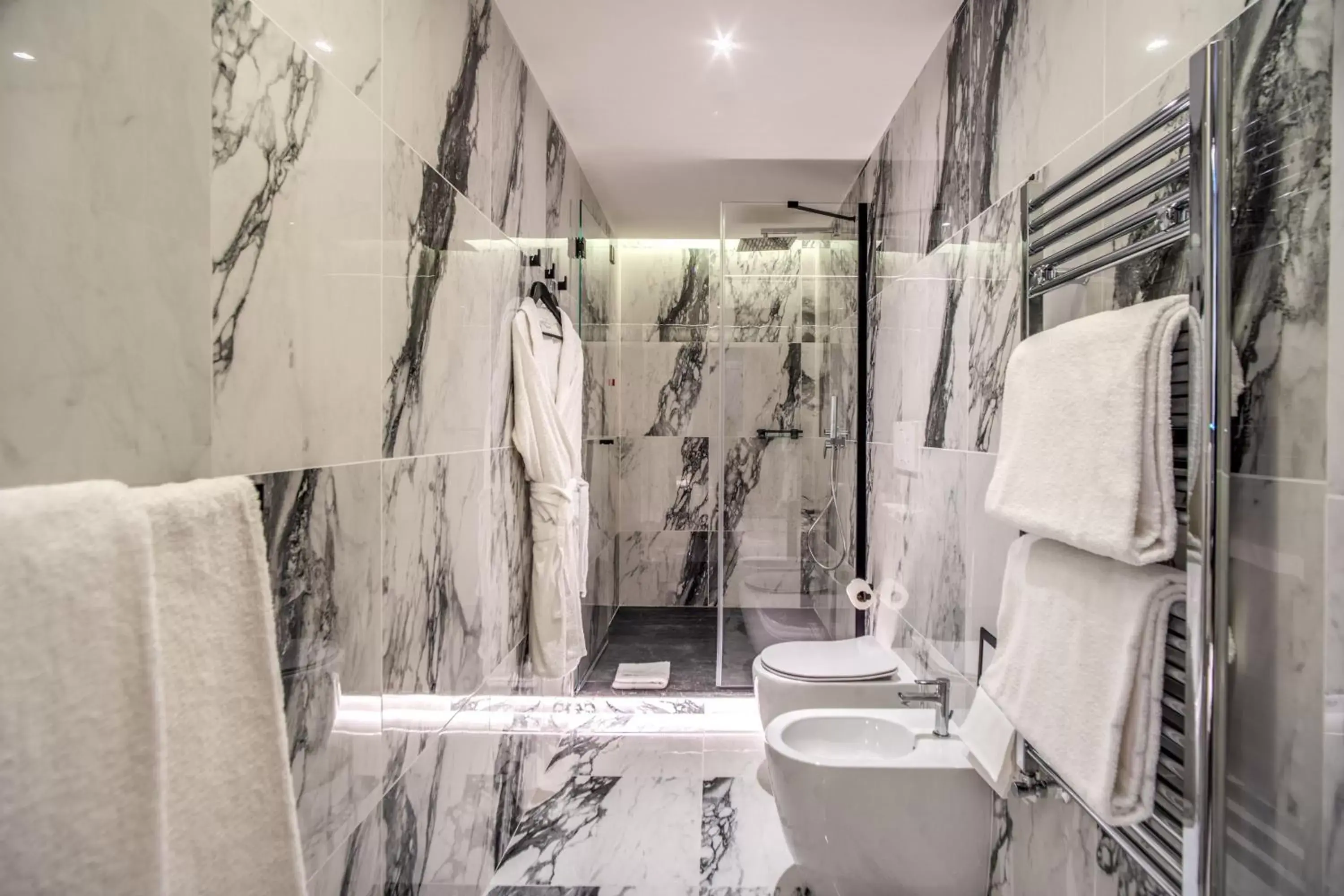Shower, Bathroom in CC Palace Hotel