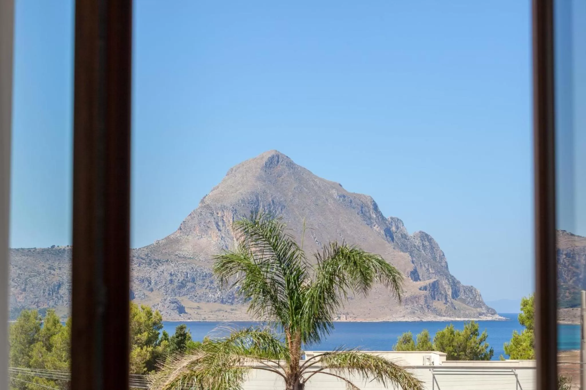 Sea view, Mountain View in LA DAMA