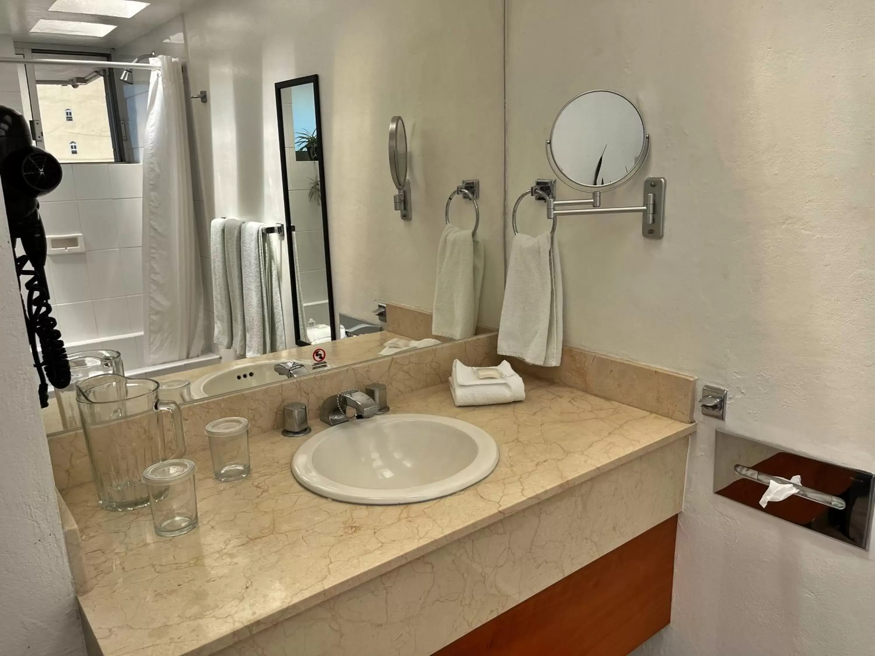 Bathroom in Best Western Riviera Tuxpan