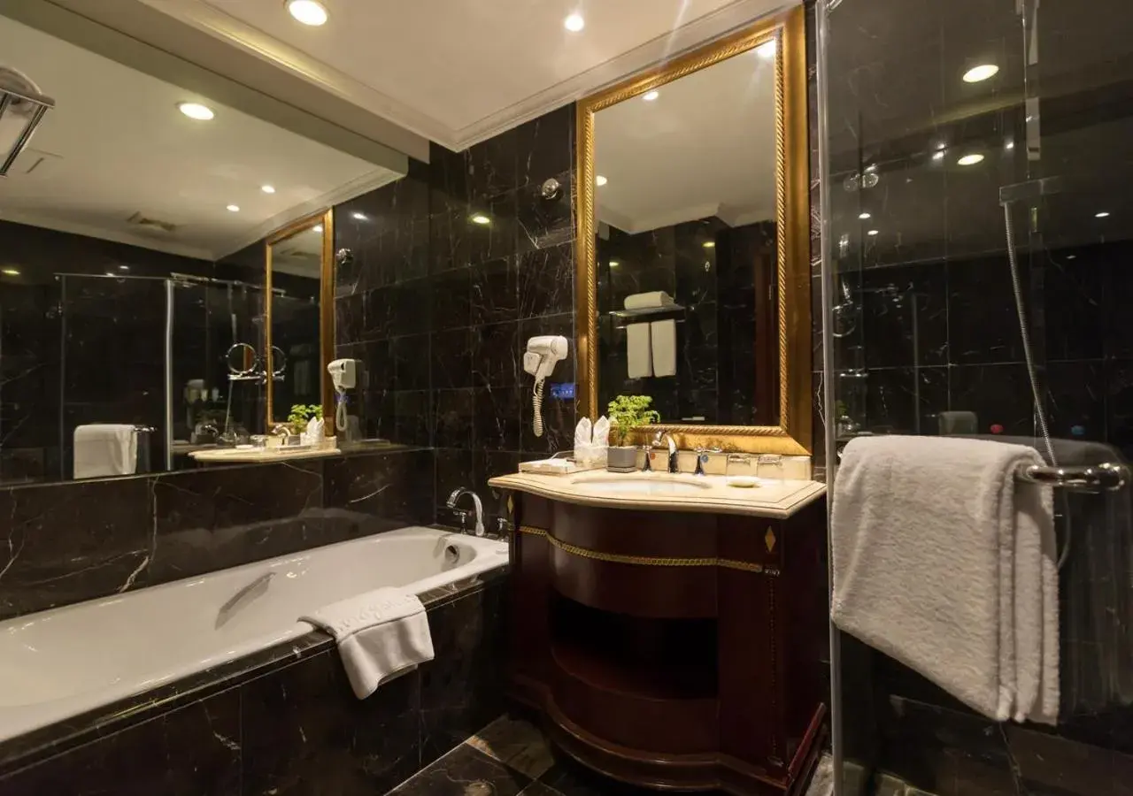 Bathroom in Wyndham Shanghai Hongqiao