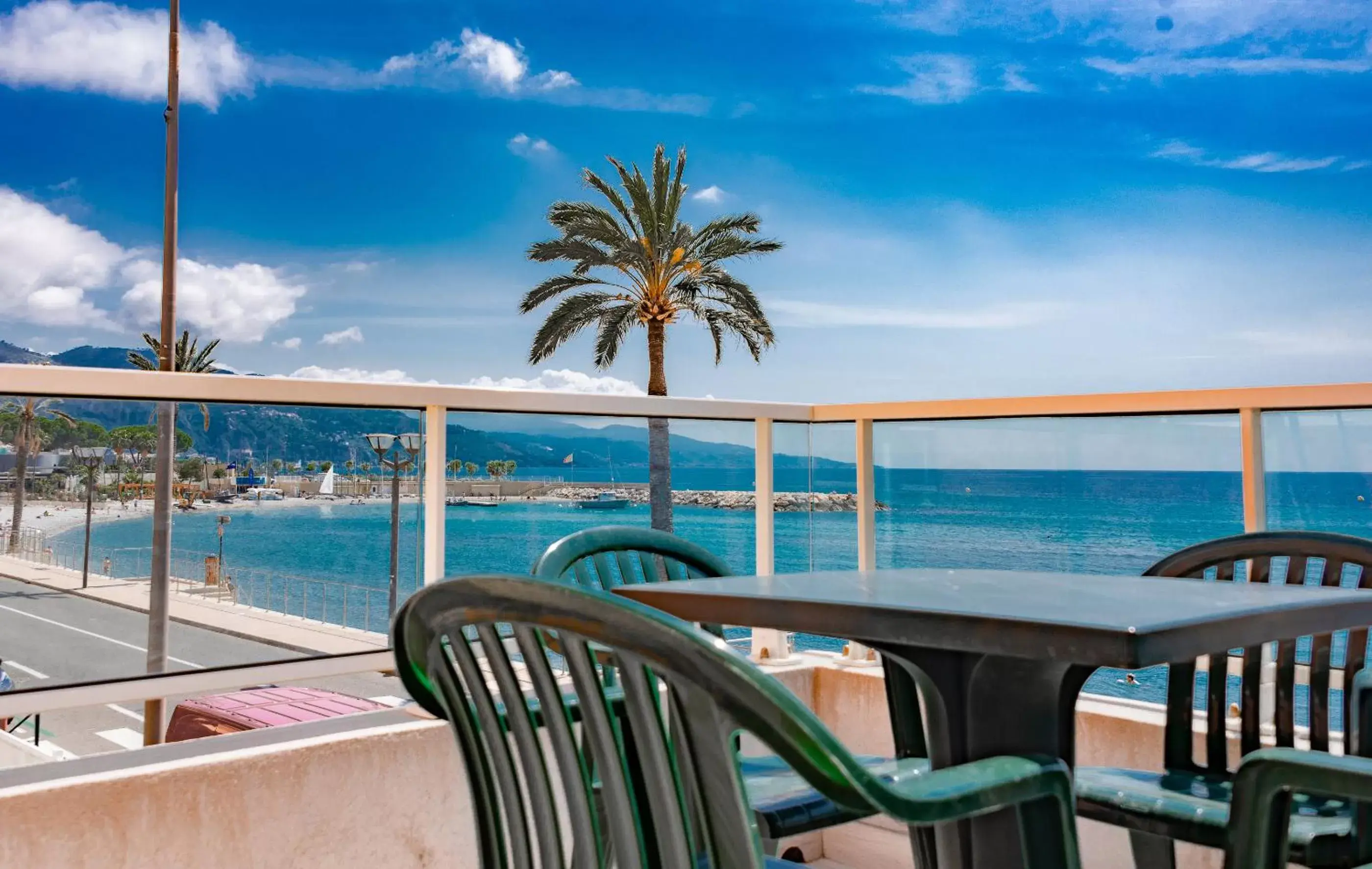 Balcony/Terrace in Hotel et Appartements Reine D'Azur