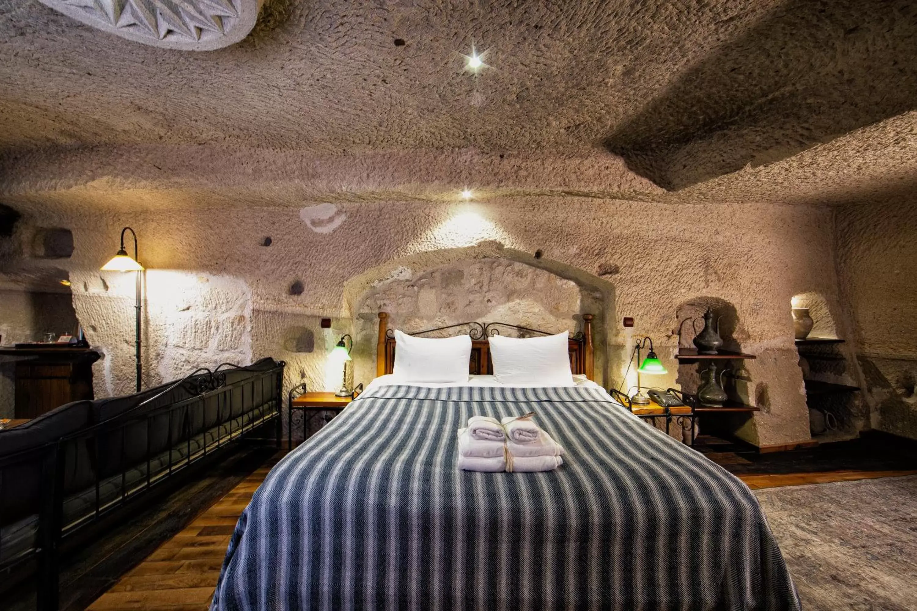 Photo of the whole room, Bed in Aza Cave Cappadocia