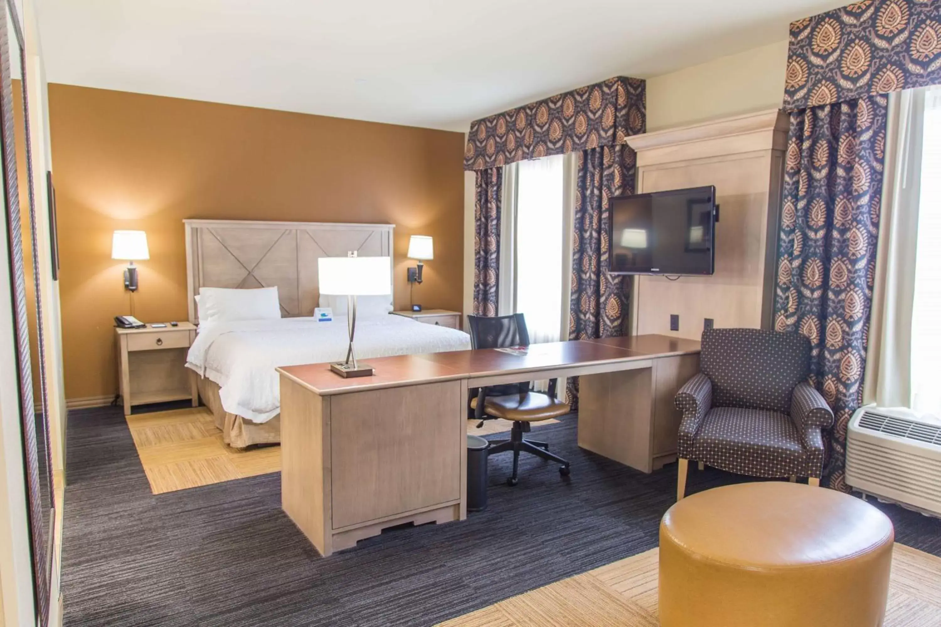 Bedroom in Hampton Inn & Suites Dodge City
