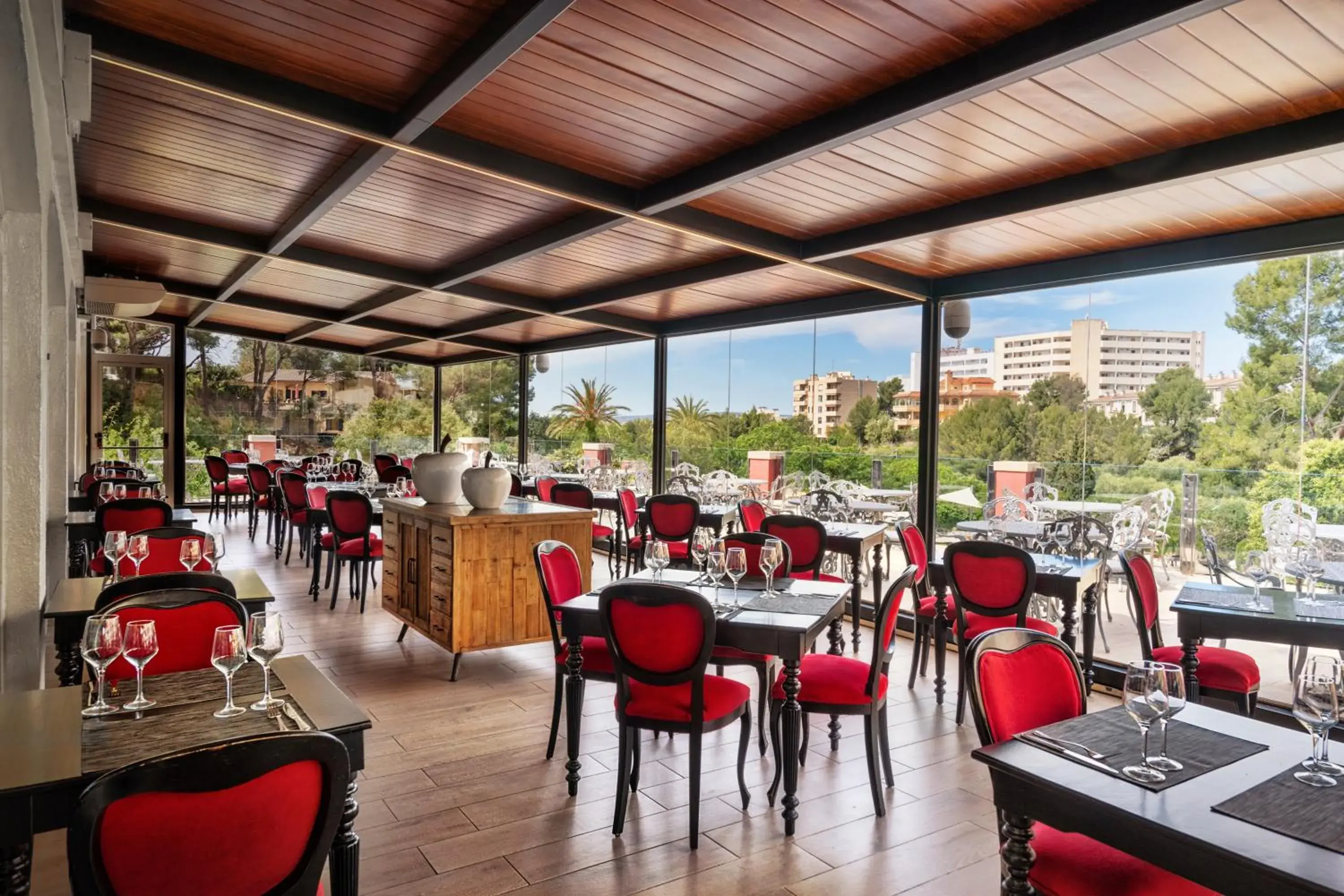 Restaurant/Places to Eat in Salles Hotels Marina Portals