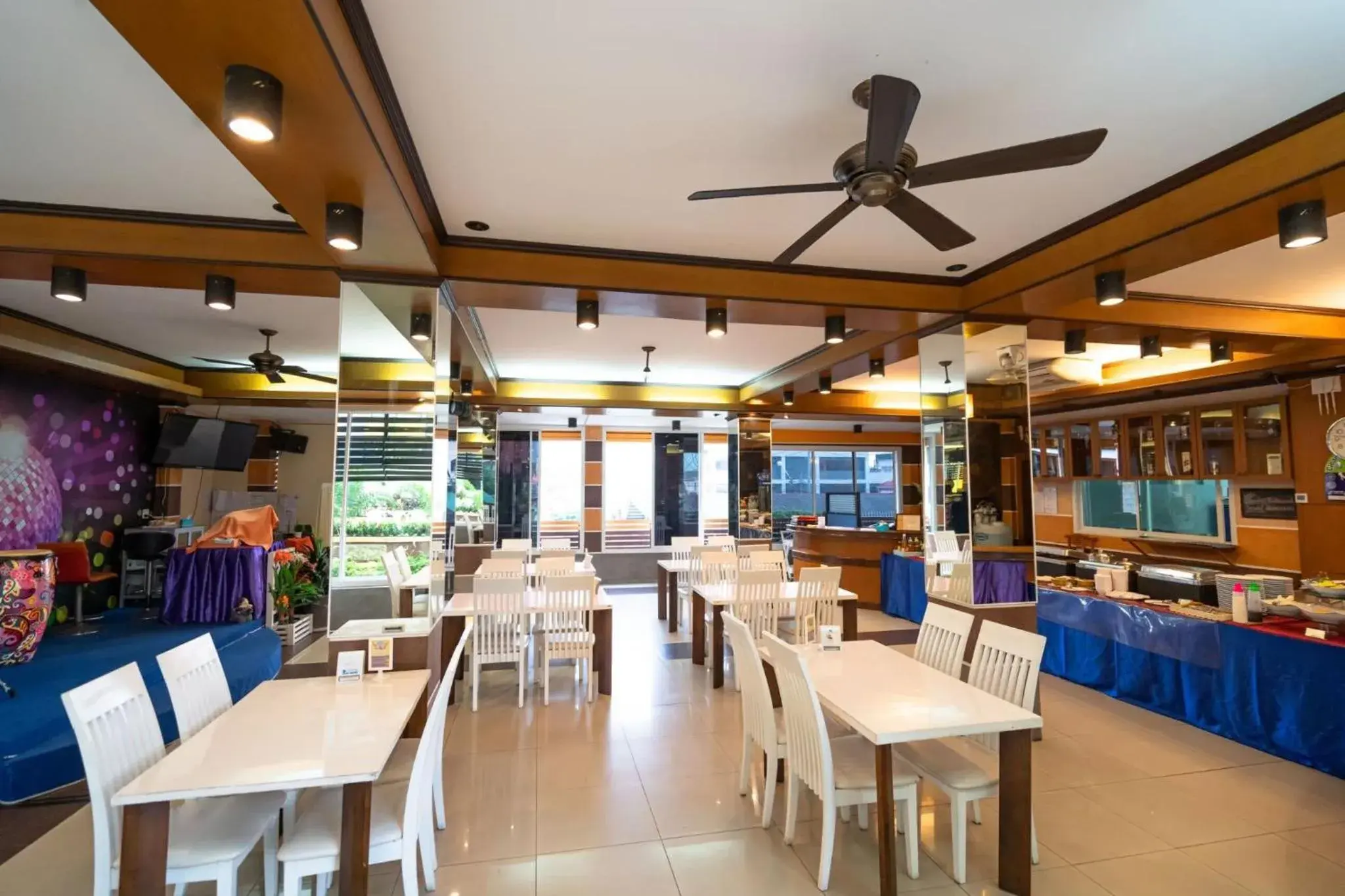 Restaurant/places to eat in S.B.Living Place Restaurant/places to eat in S.B.Living Place