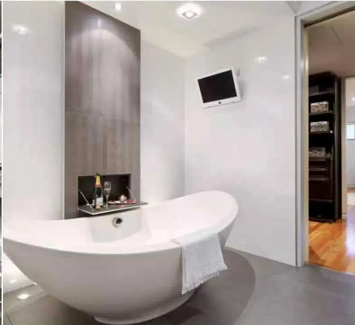 Bathroom in Captains Retreat Apartments and Cottages