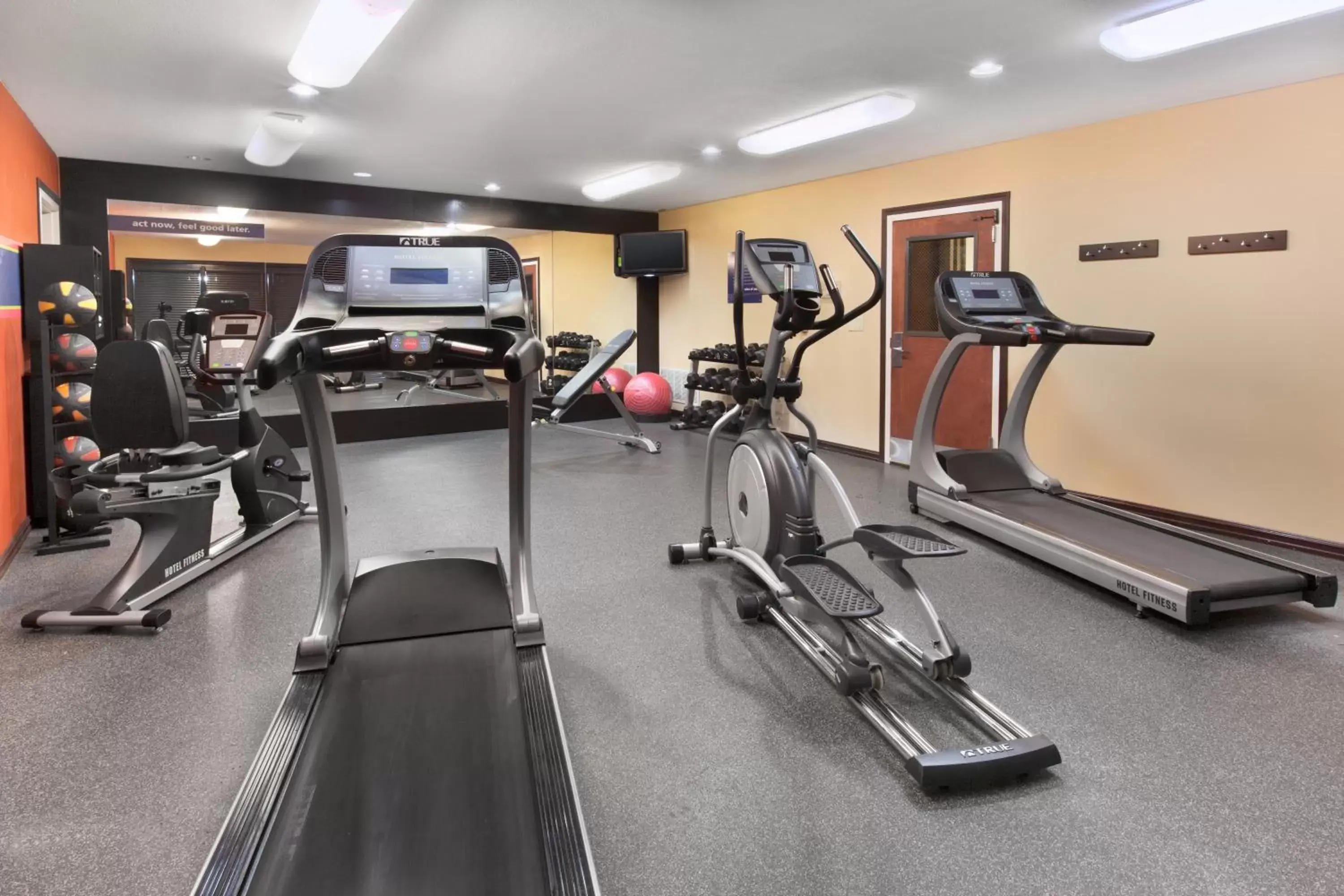 Fitness centre/facilities, Fitness Center/Facilities in Days Inn & Suites by Wyndham Tyler