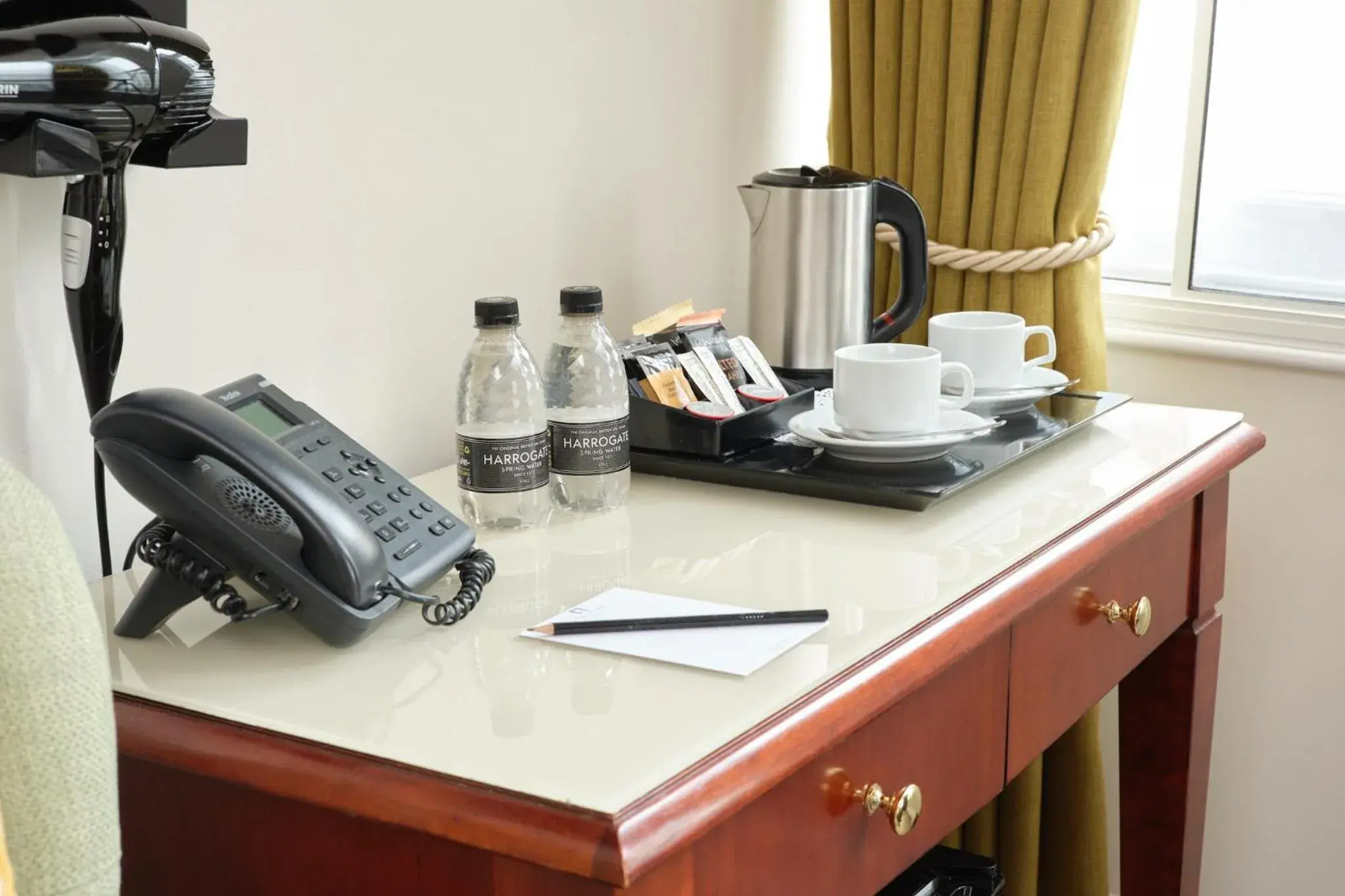 Coffee/tea facilities in The Prime London Hotel
