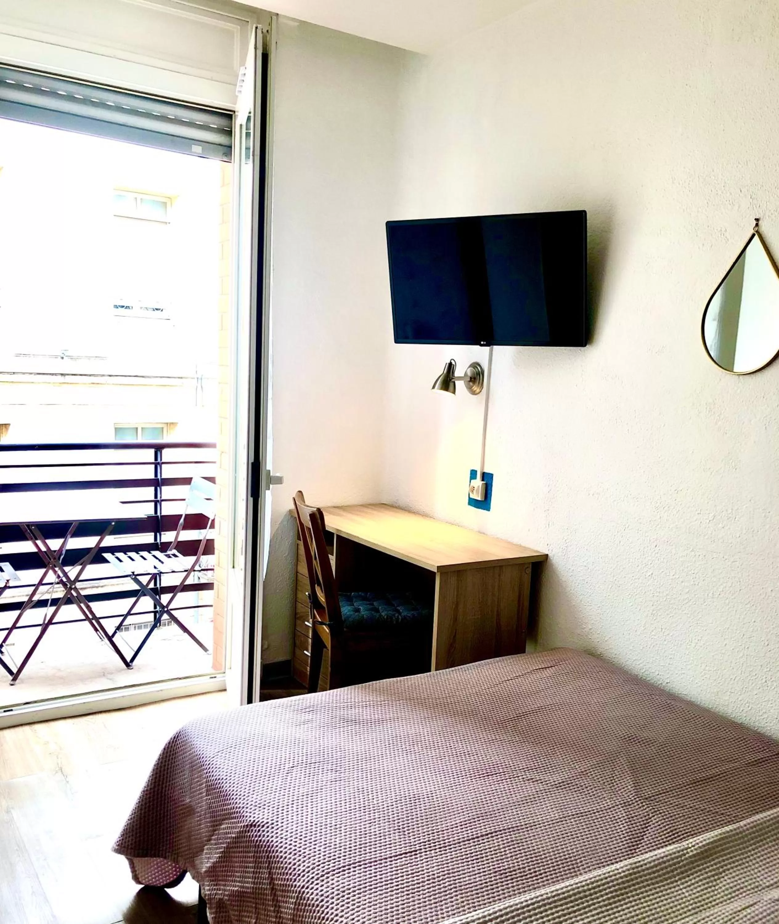 Bed in Hôtel Colisée-Verdun Centre Gare Saint-Roch