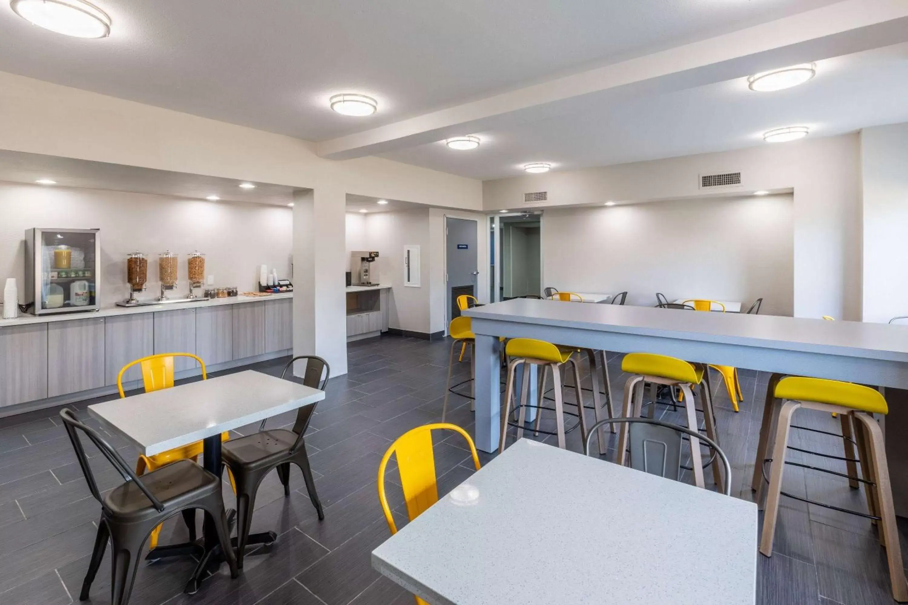 Breakfast in Microtel Inn & Suites by Wyndham Bossier City Breakfast in Microtel Inn & Suites by Wyndham Bossier City