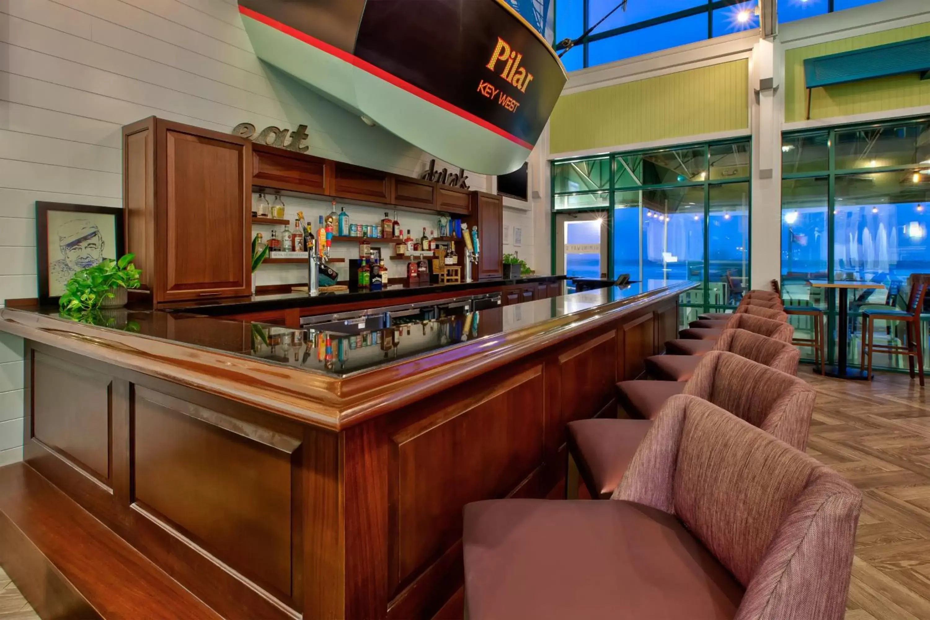 Restaurant/places to eat, Lounge/Bar in Holiday Inn Va Beach-Oceanside 21st St, an IHG Hotel