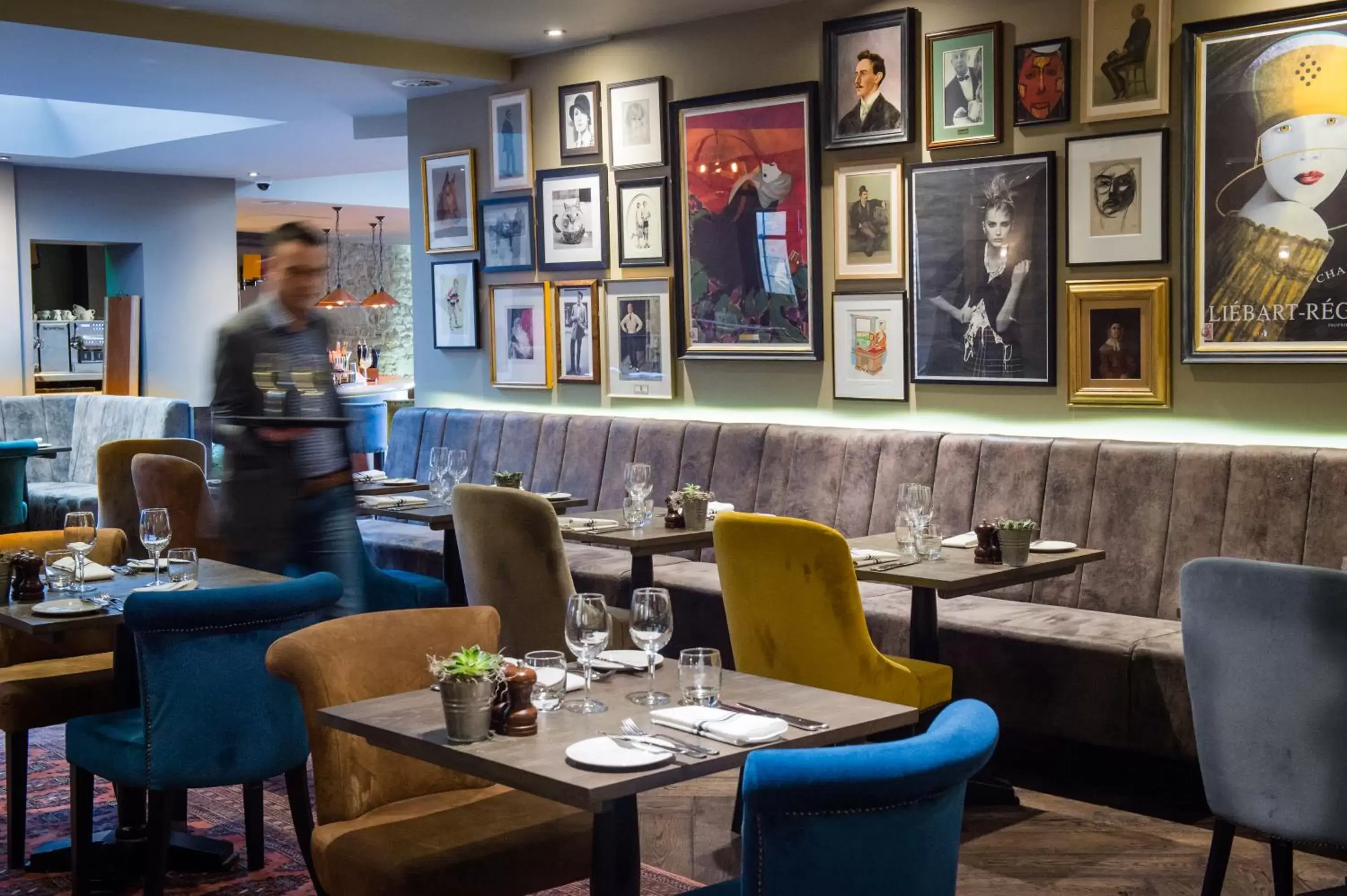 Restaurant/Places to Eat in Kings Head Hotel