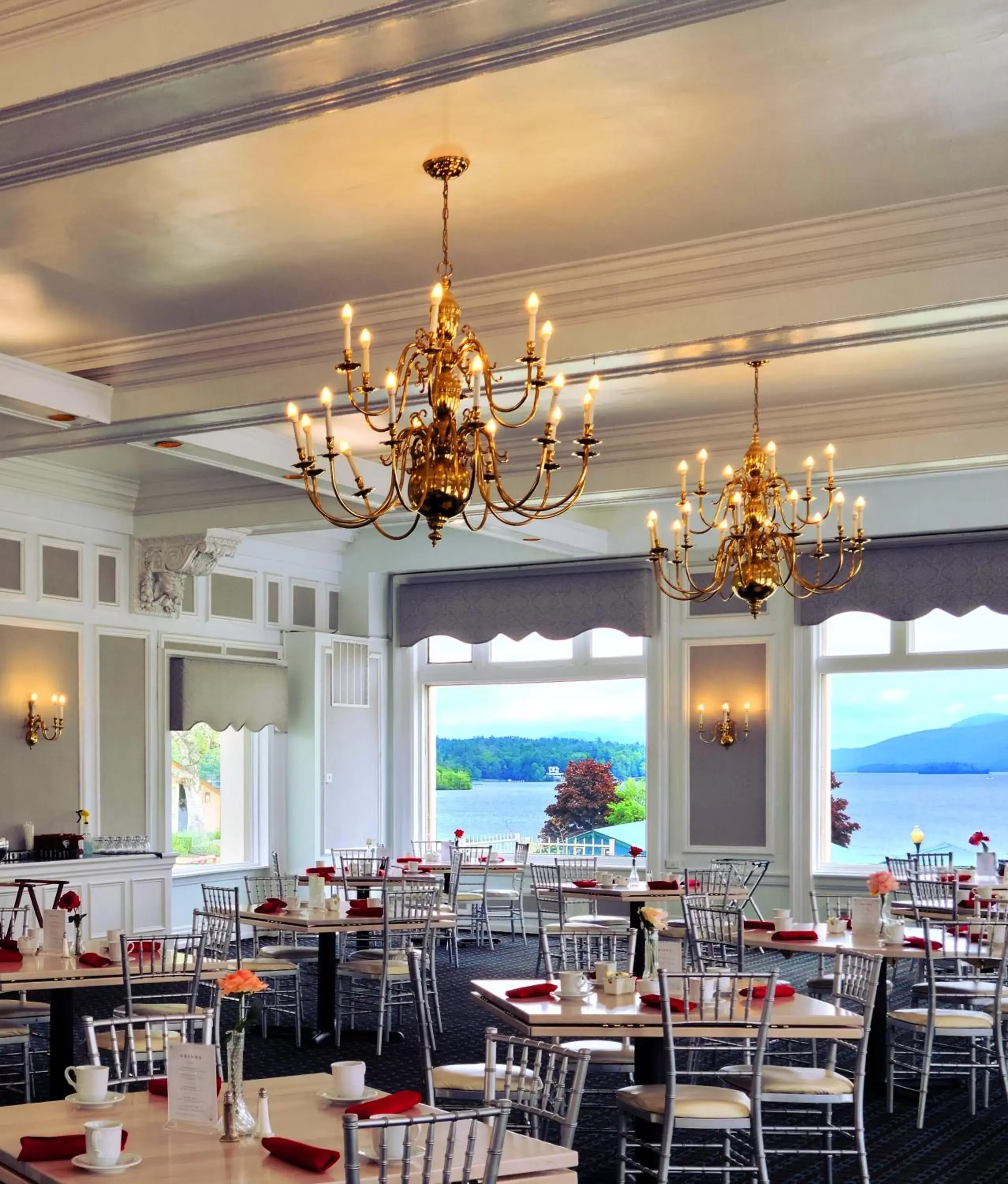 Restaurant/Places to Eat in Fort William Henry Hotel
