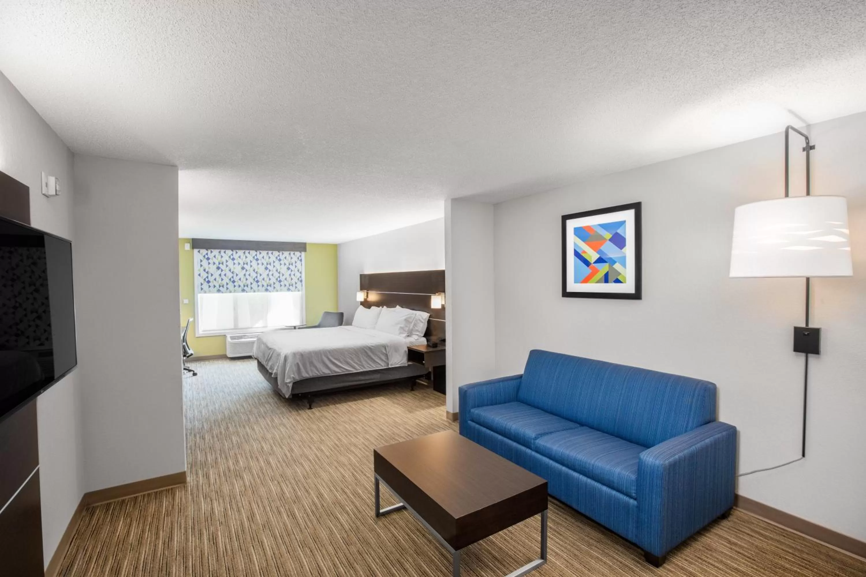 Photo of the whole room, Bed in Holiday Inn Express Hotel & Suites Altoona-Des Moines by IHG