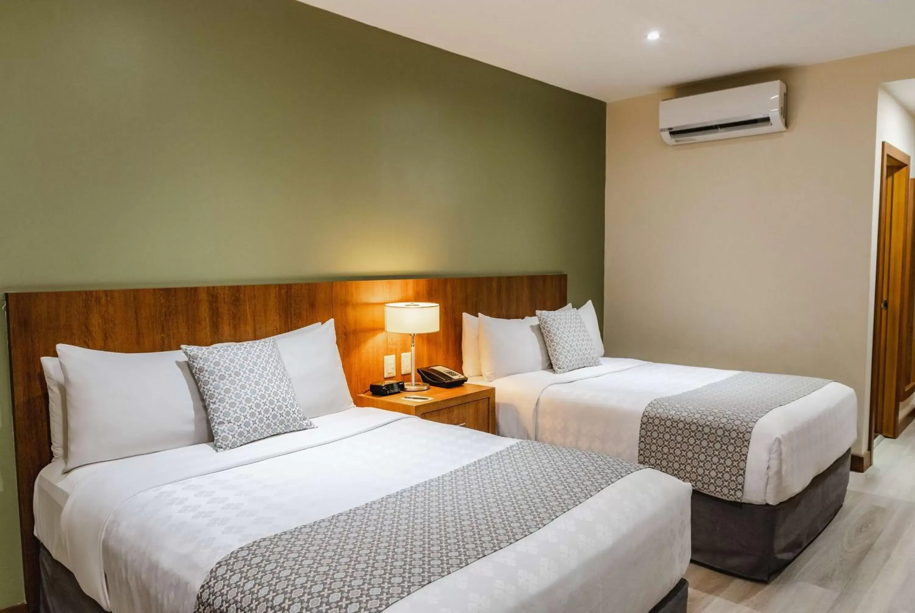 Photo of the whole room, Bed in Wyndham Garden Guayaquil Photo of the whole room, Bed in Wyndham Garden Guayaquil