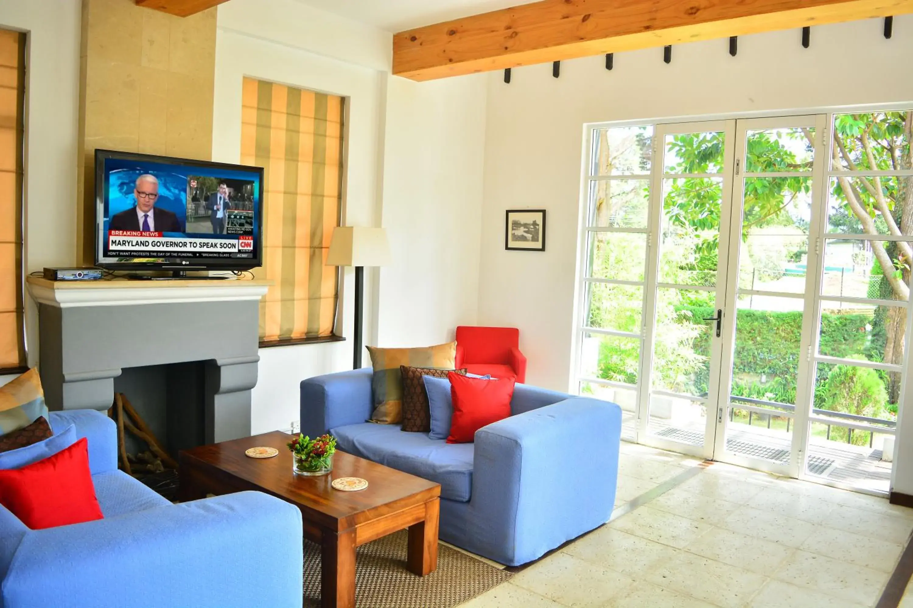 Communal lounge/ TV room, Seating Area in Unique Cottages