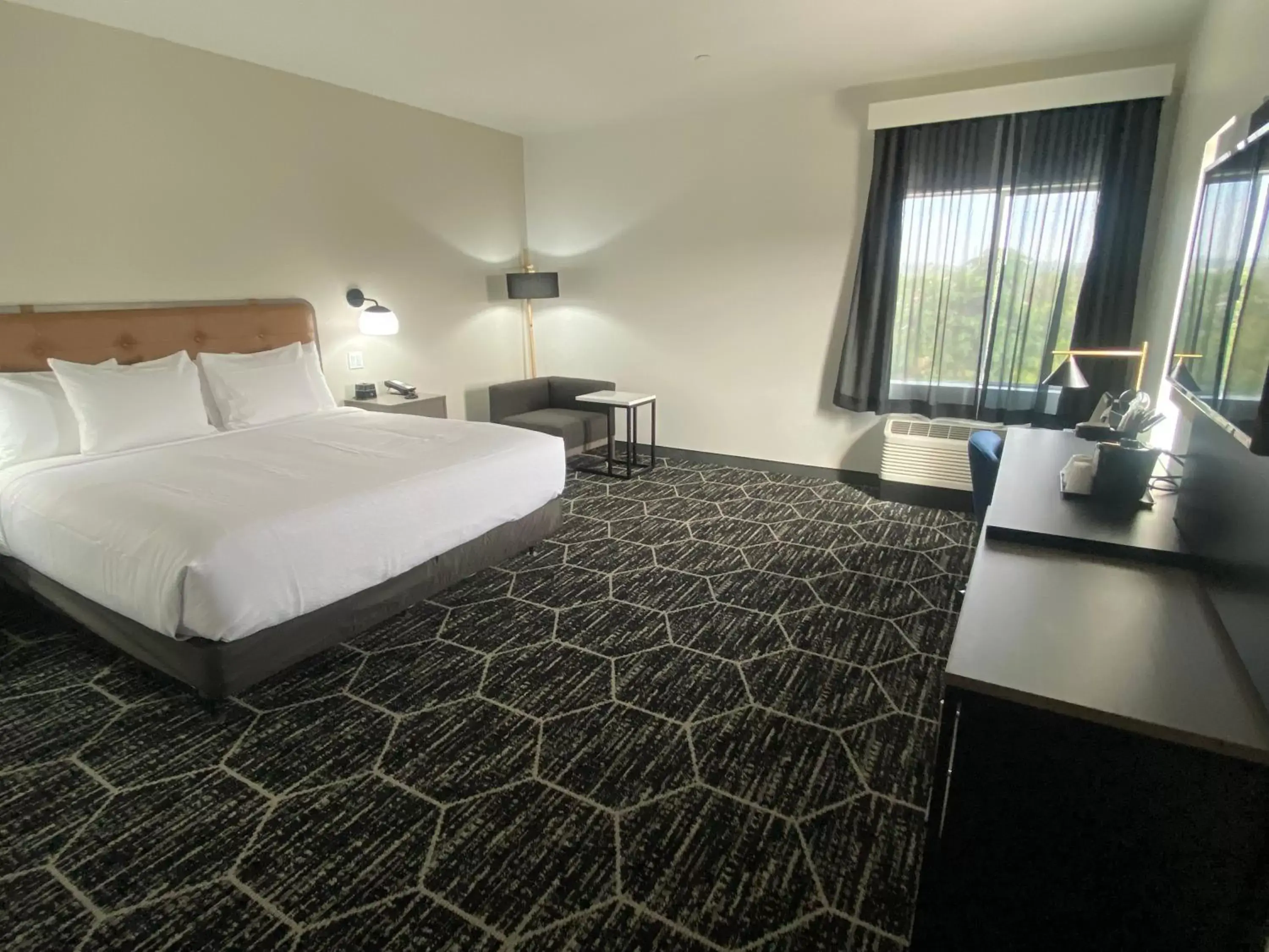 Photo of the whole room, Bed in La Quinta Inn & Suites by Wyndham Yucaipa