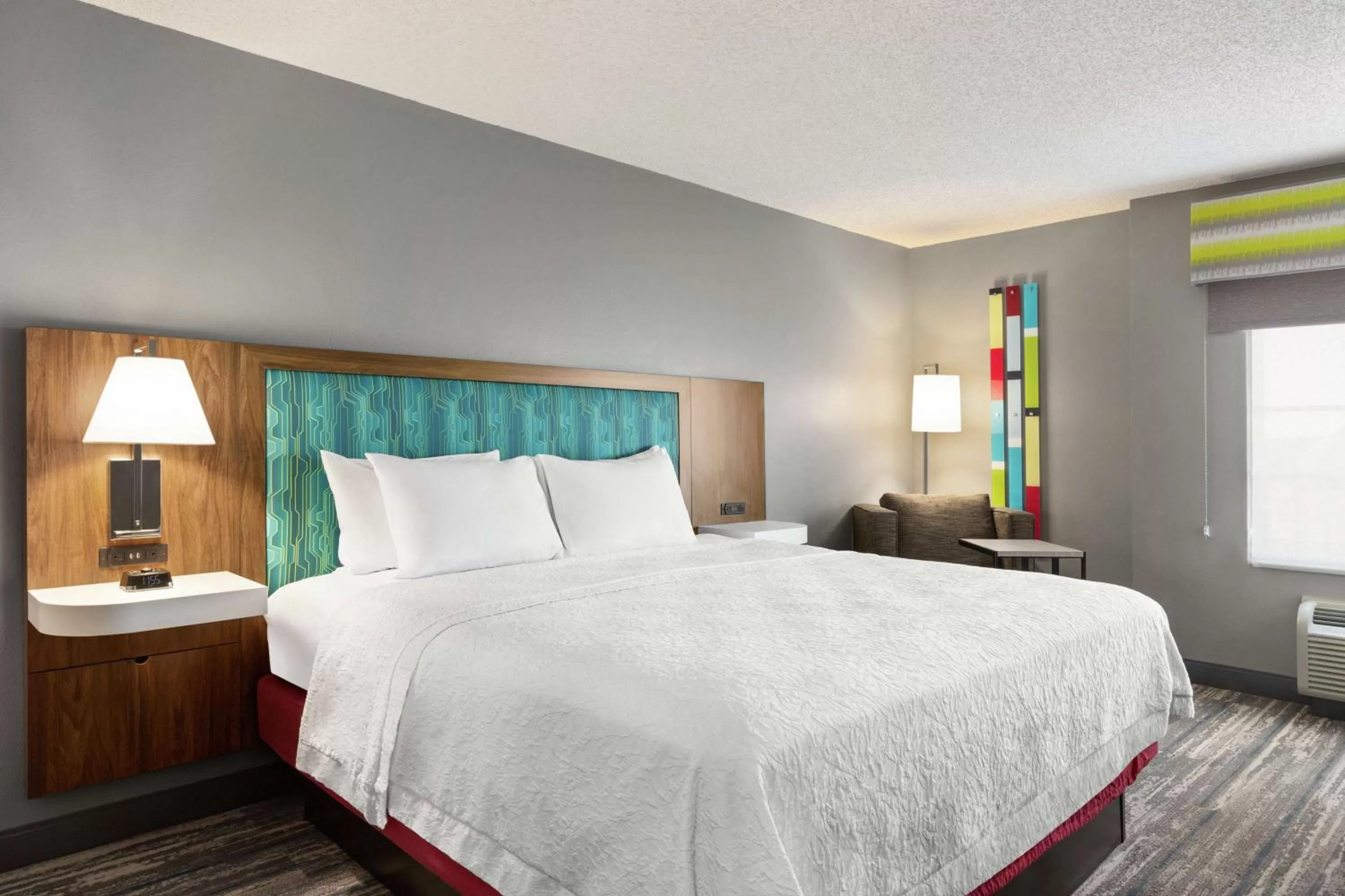 Bed in Hampton Inn & Suites Fort Lauderdale Airport