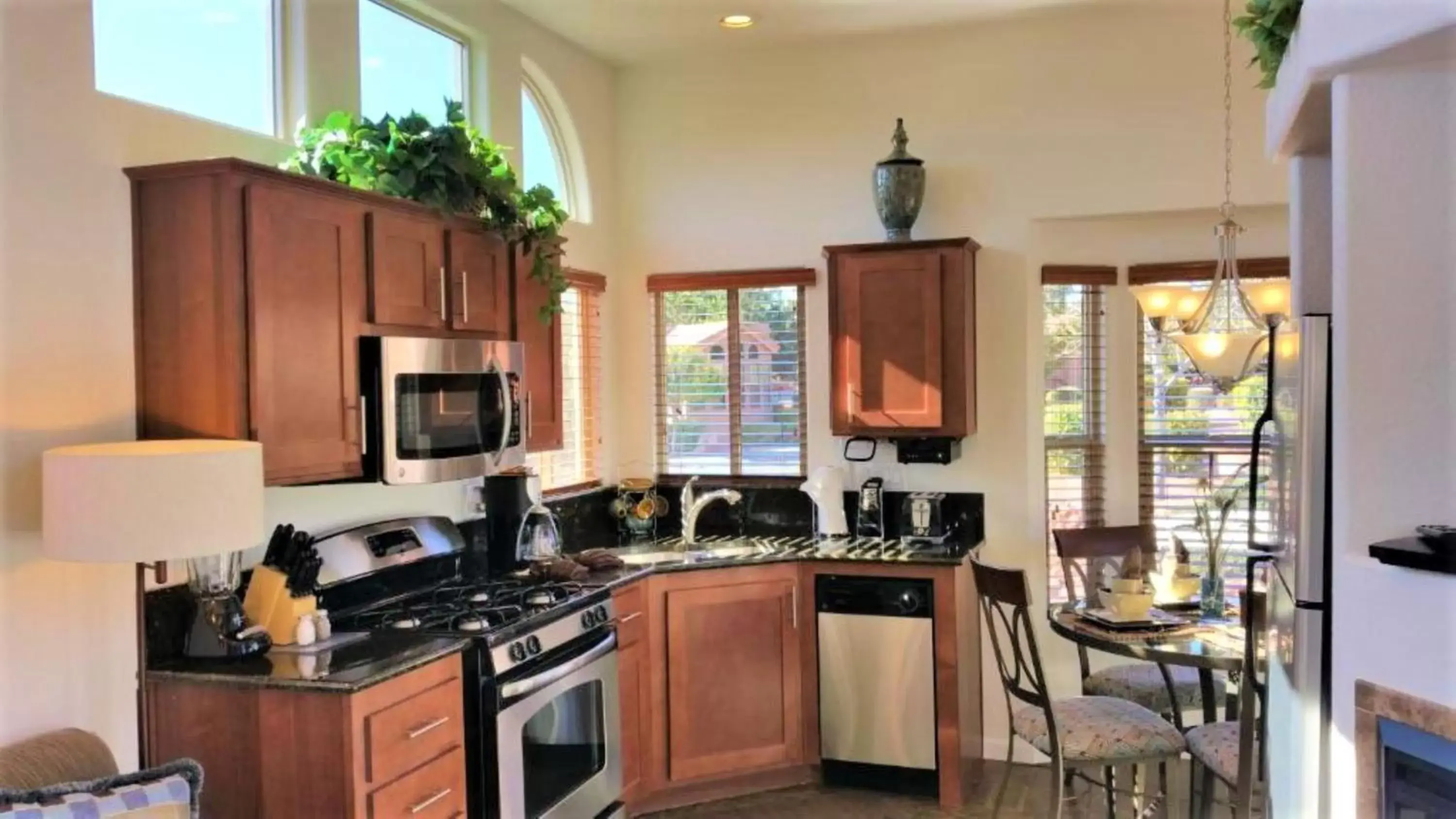 Kitchen or kitchenette, Kitchen/Kitchenette in Sedona Pines Resort