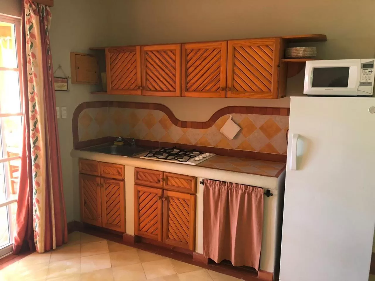 Kitchen/Kitchenette in Hotel - Residencial Madrugada