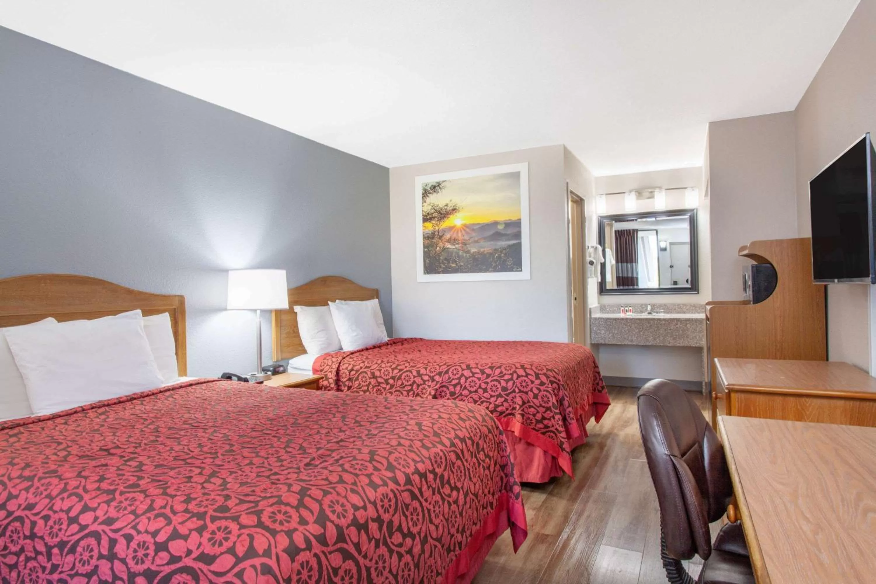 Photo of the whole room, Bed in Days Inn by Wyndham Clinton - Laurens I-26