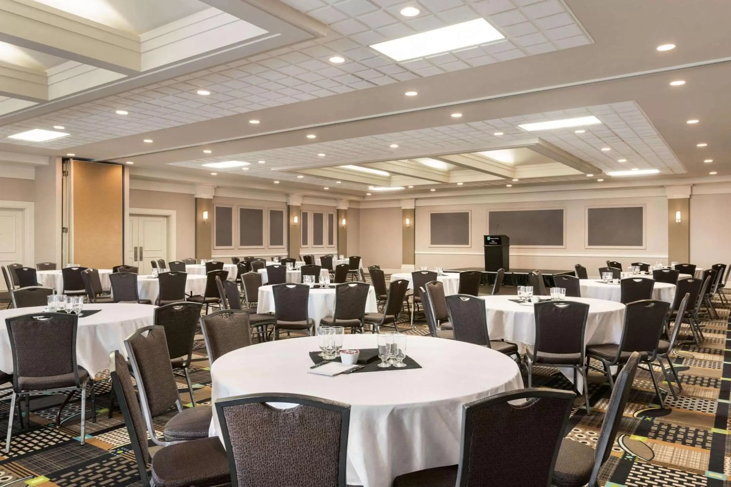 Banquet/Function facilities, Restaurant/Places to Eat in Royal Hotel Calgary, Trademark Collection by Wyndham