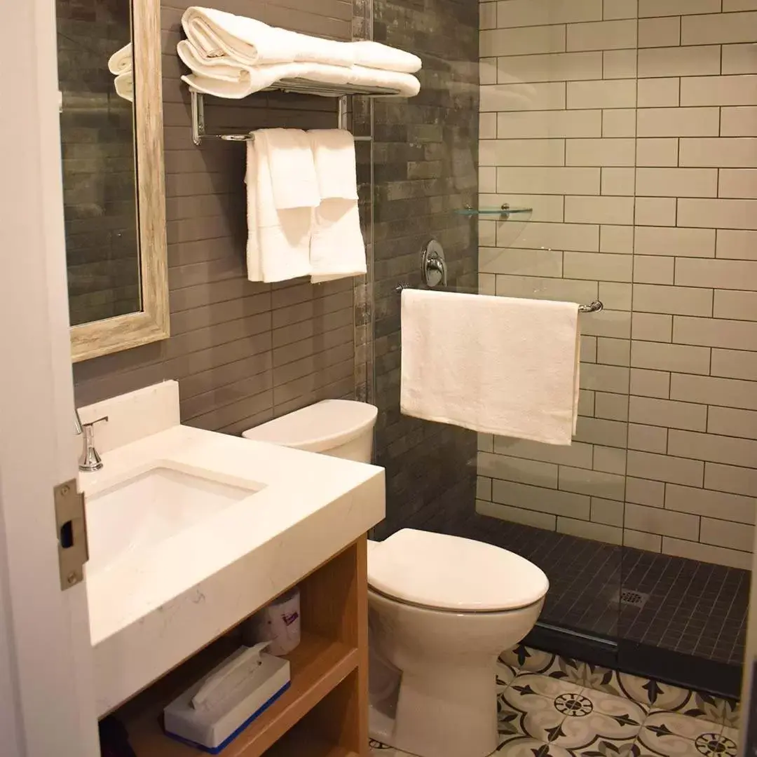 Bathroom in Colonial Hotel & Suites
