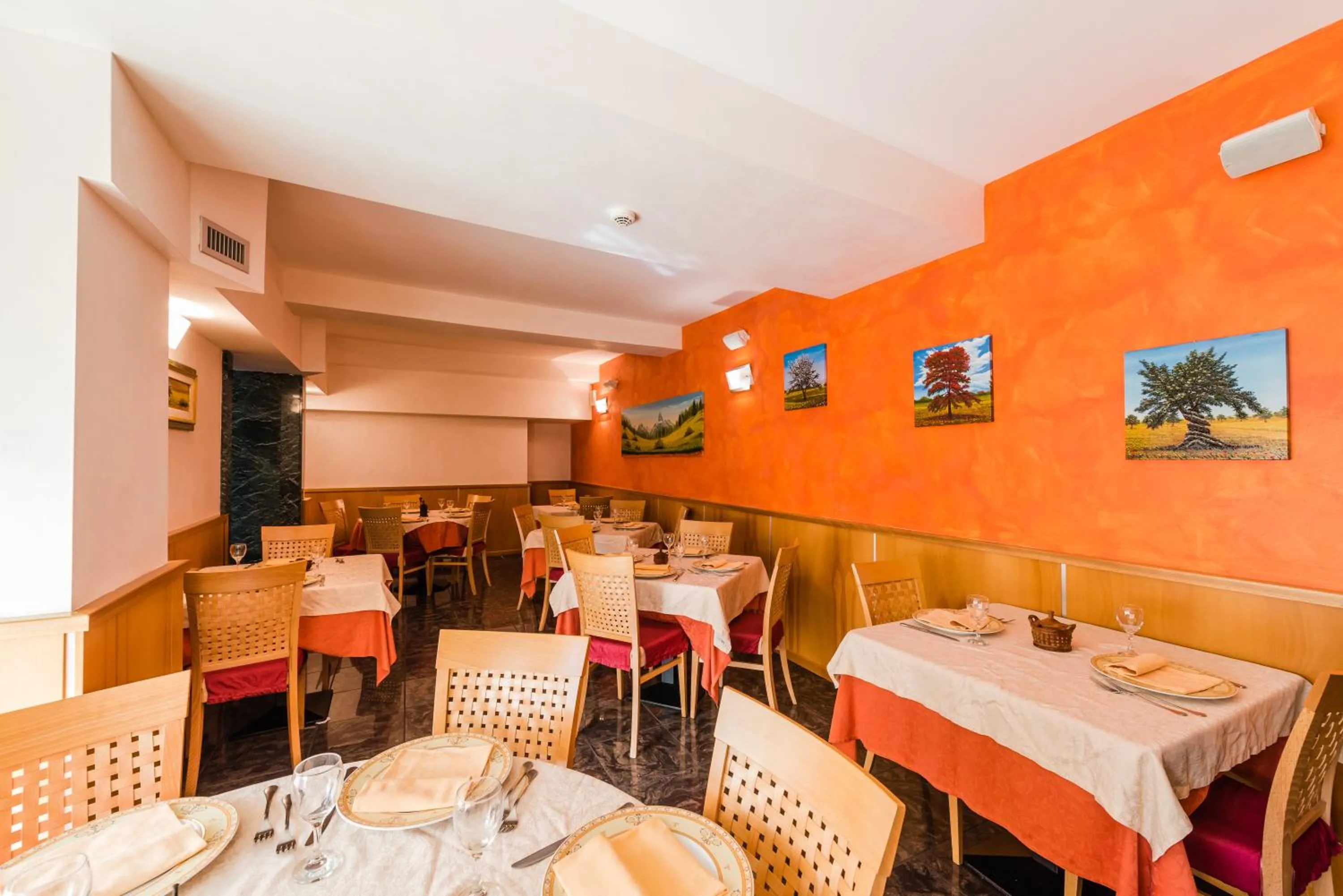 Restaurant/places to eat in Hotel Au Soleil