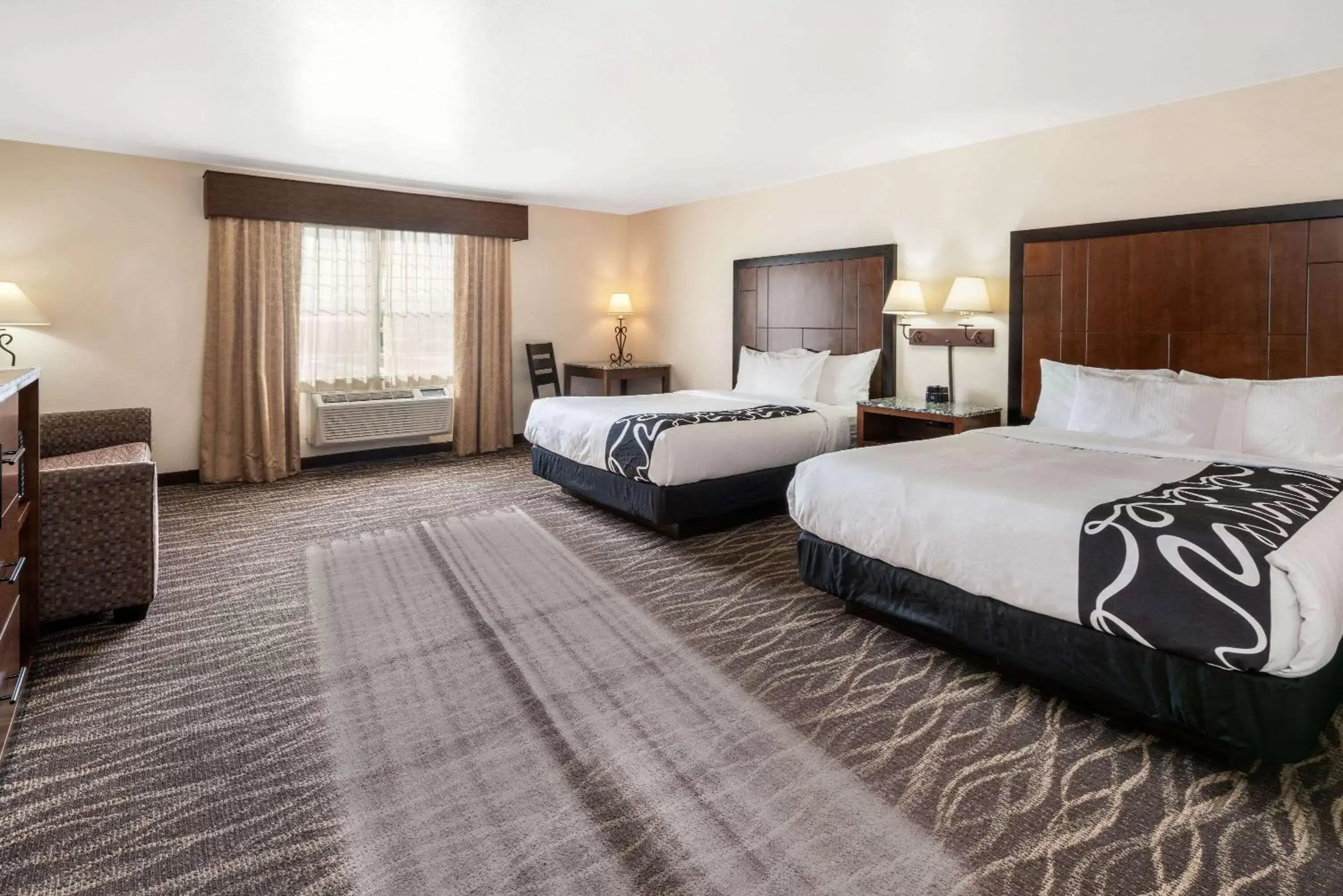Deluxe Queen Room with Two Queen Beds in La Quinta by Wyndham Belgrade - Bozeman Airport Deluxe Queen Room with Two Queen Beds in La Quinta by Wyndham Belgrade - Bozeman Airport