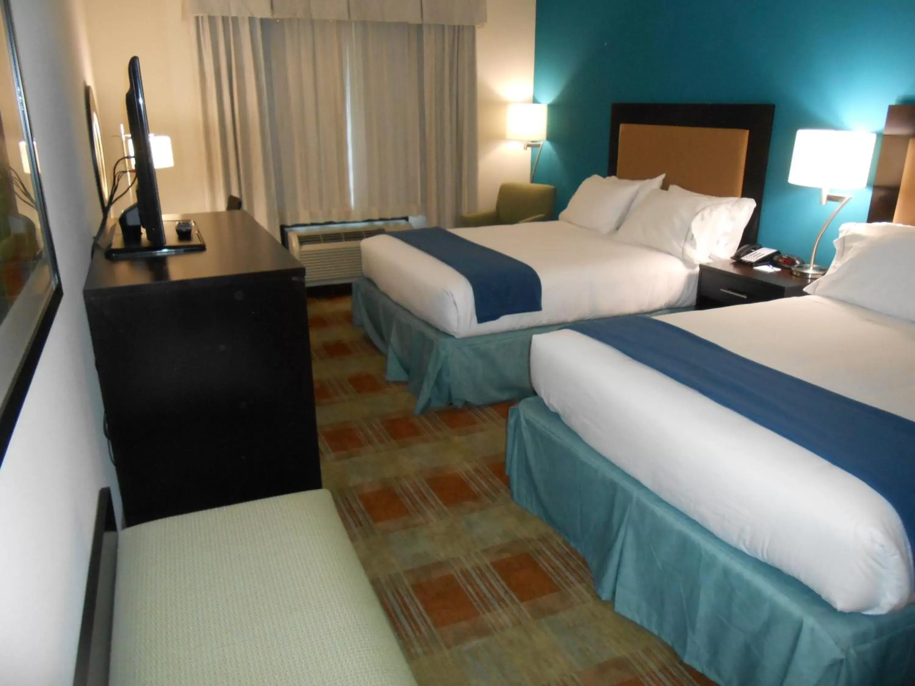 Photo of the whole room, Bed in Holiday Inn Express & Suites Houston Northwest-Brookhollow, an IHG Hotel