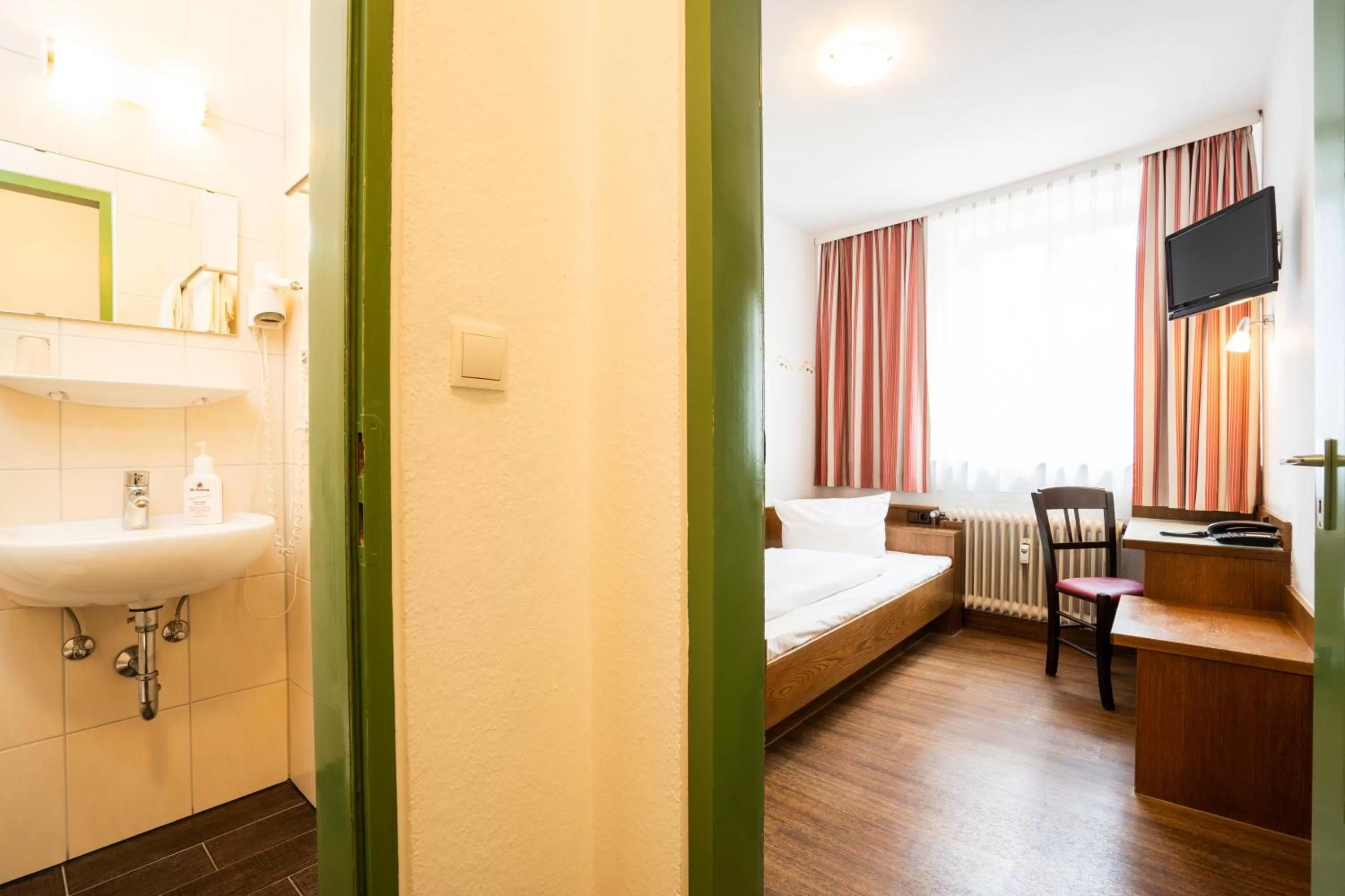 Photo of the whole room, Bed in Hotel Alt Bamberg