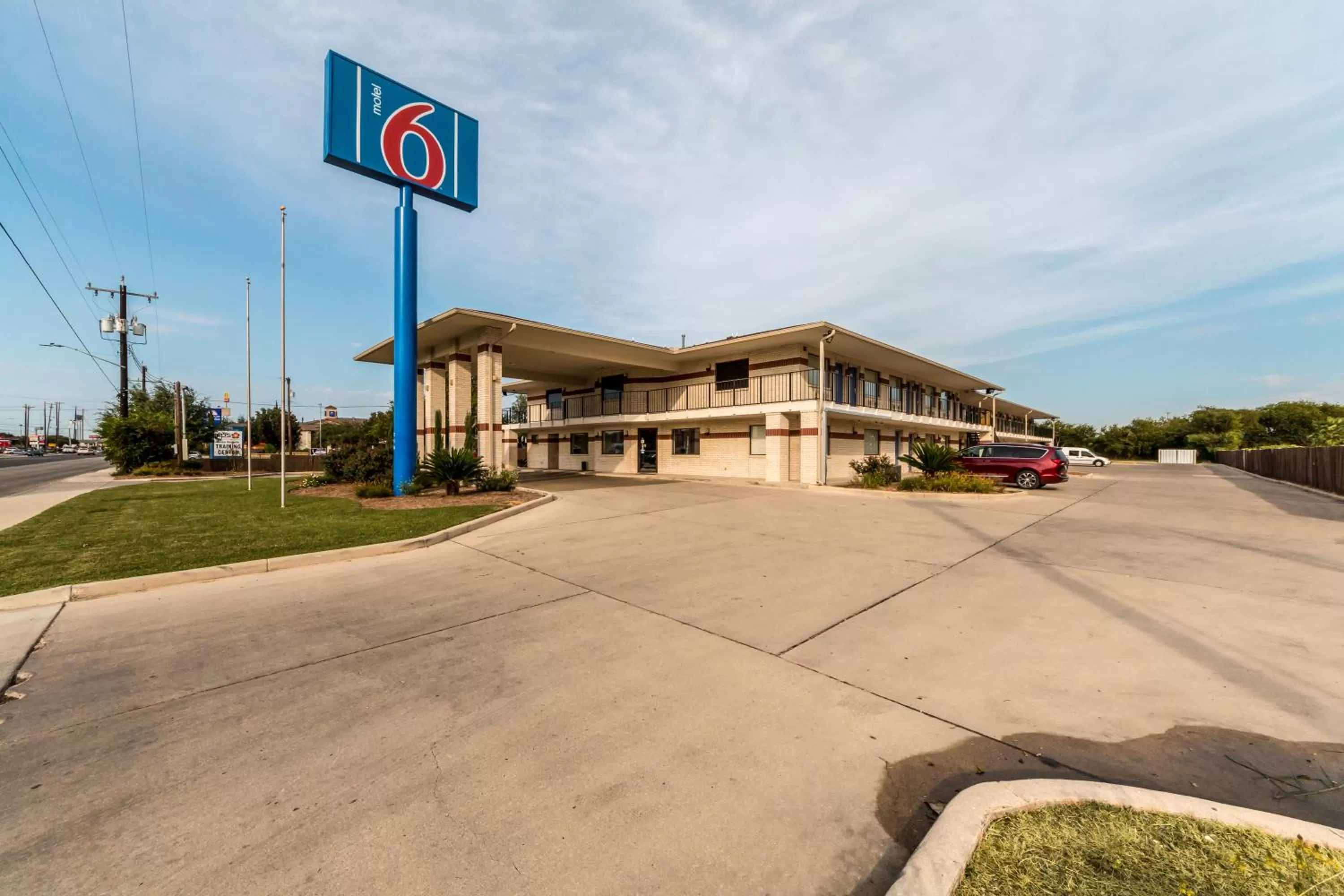 Property building in Motel 6-San Antonio, TX - South WW White Rd