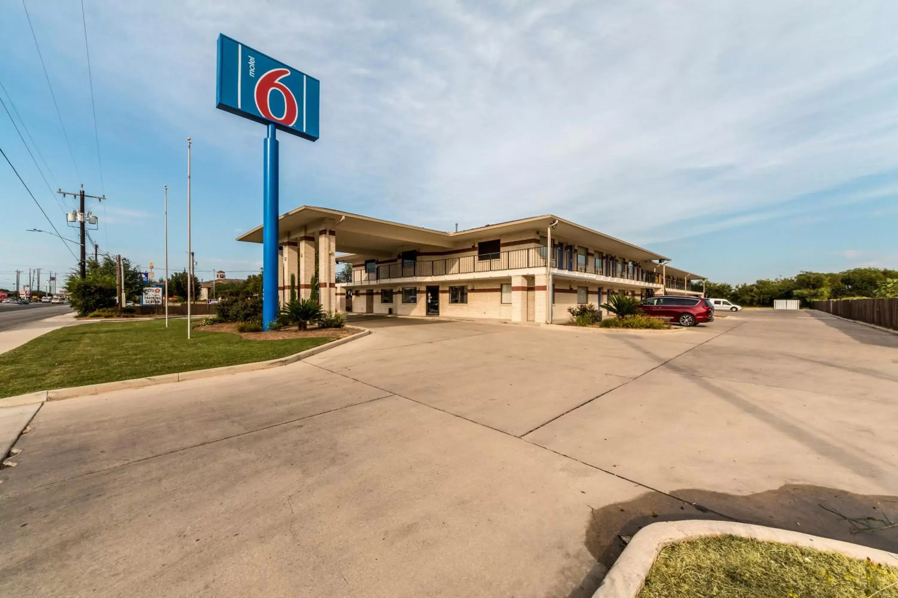 Property Building in Motel 6-San Antonio, TX - South WW White Rd