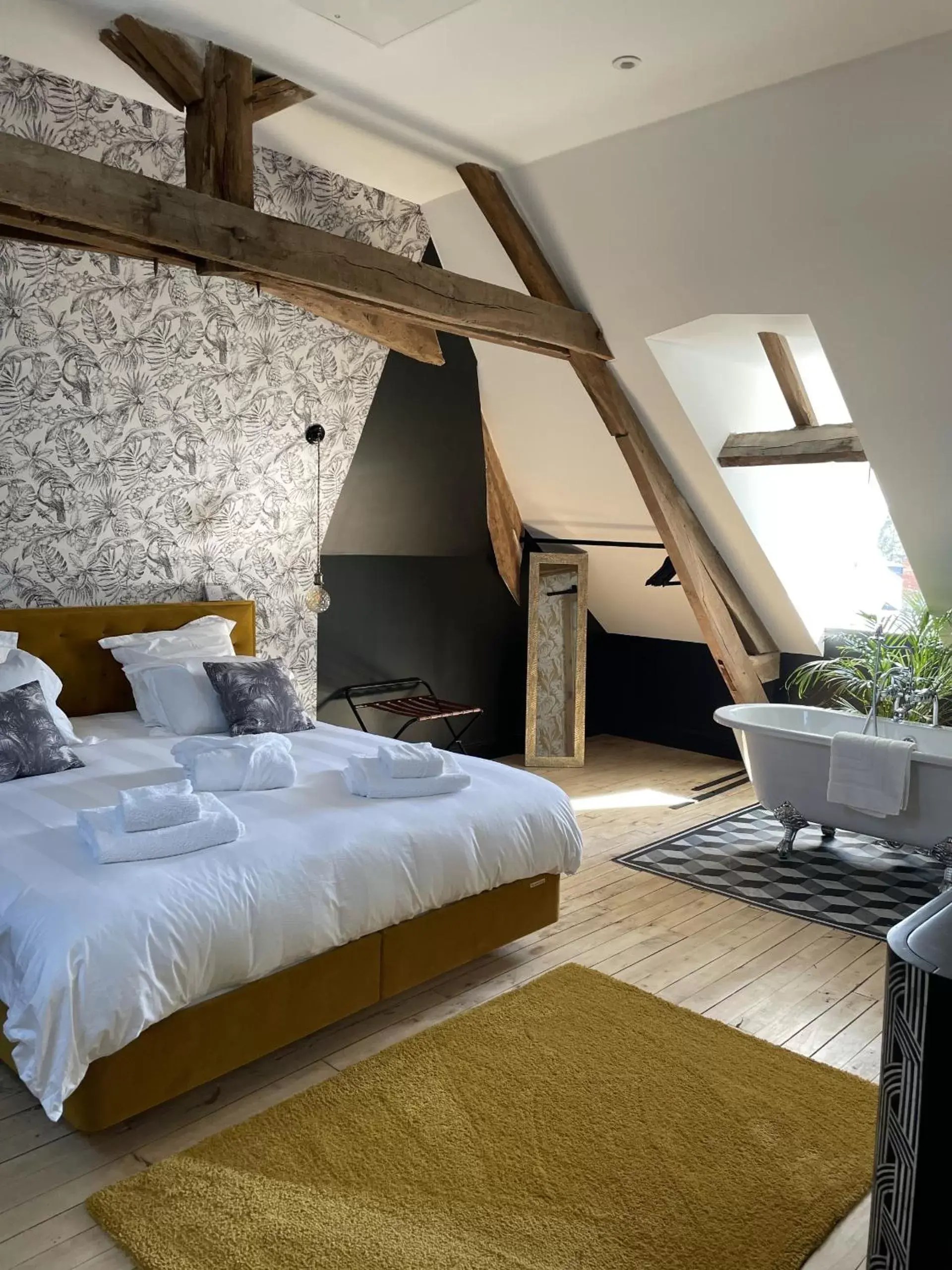 Double Room with Private Bathroom in la maison de Martha