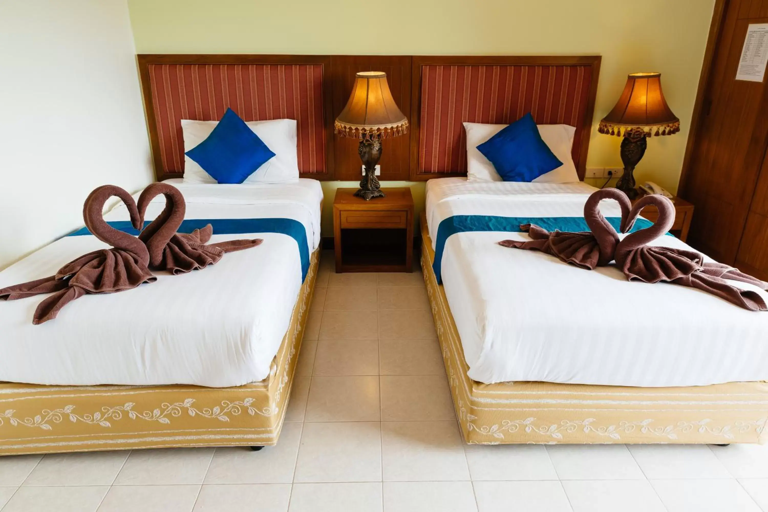 Bed in Thipurai Beach Hotel