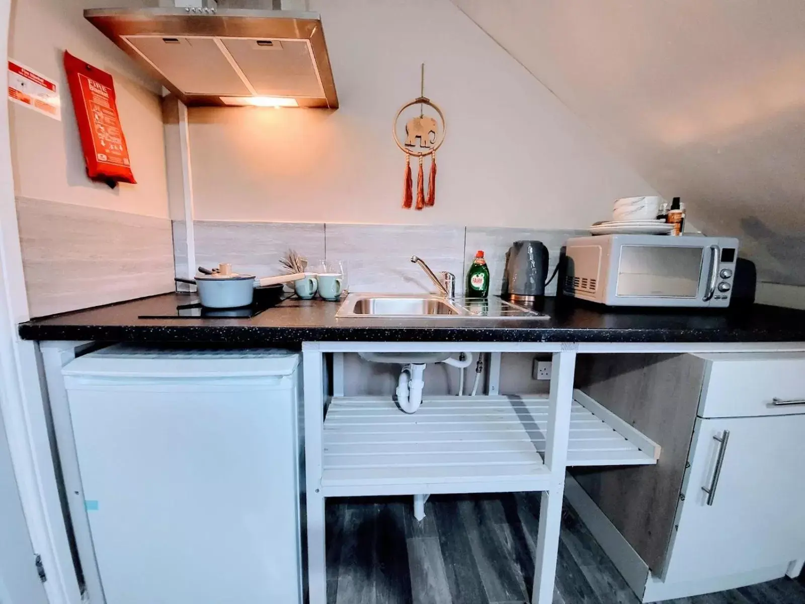 Kitchen or kitchenette, Kitchen/Kitchenette in Easy Living Nottingham - Burns Street