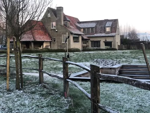 Breakfast in Logie Marie with hottub in the garden