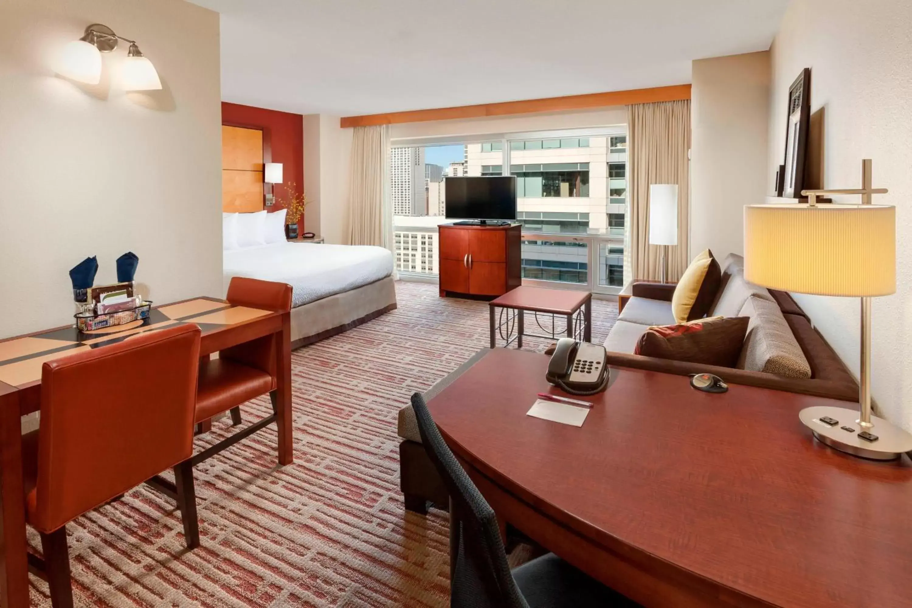 Photo of the whole room, Seating Area in Residence Inn by Marriott Chicago Downtown/River North