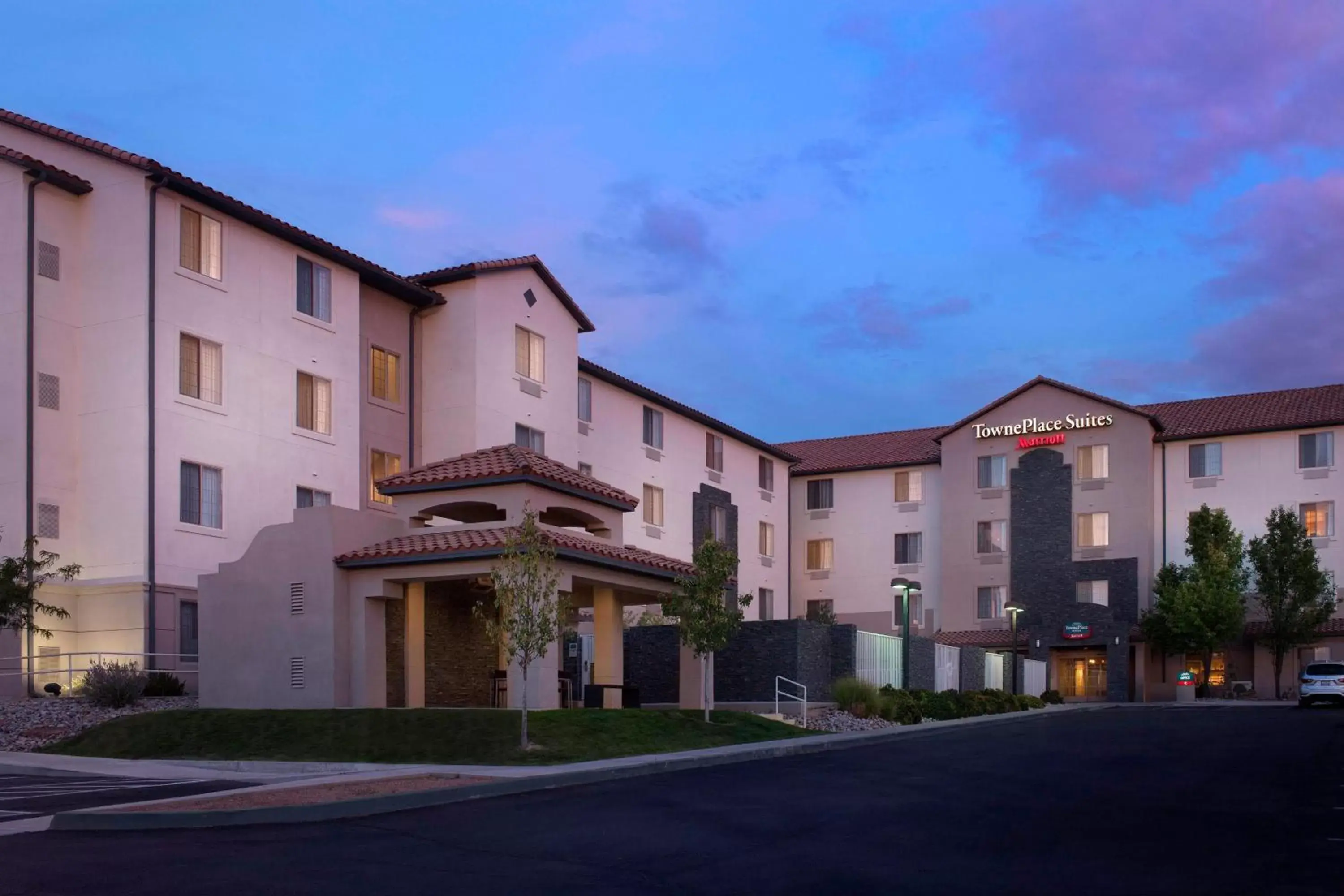 Property Building in TownePlace Suites by Marriott Albuquerque Airport