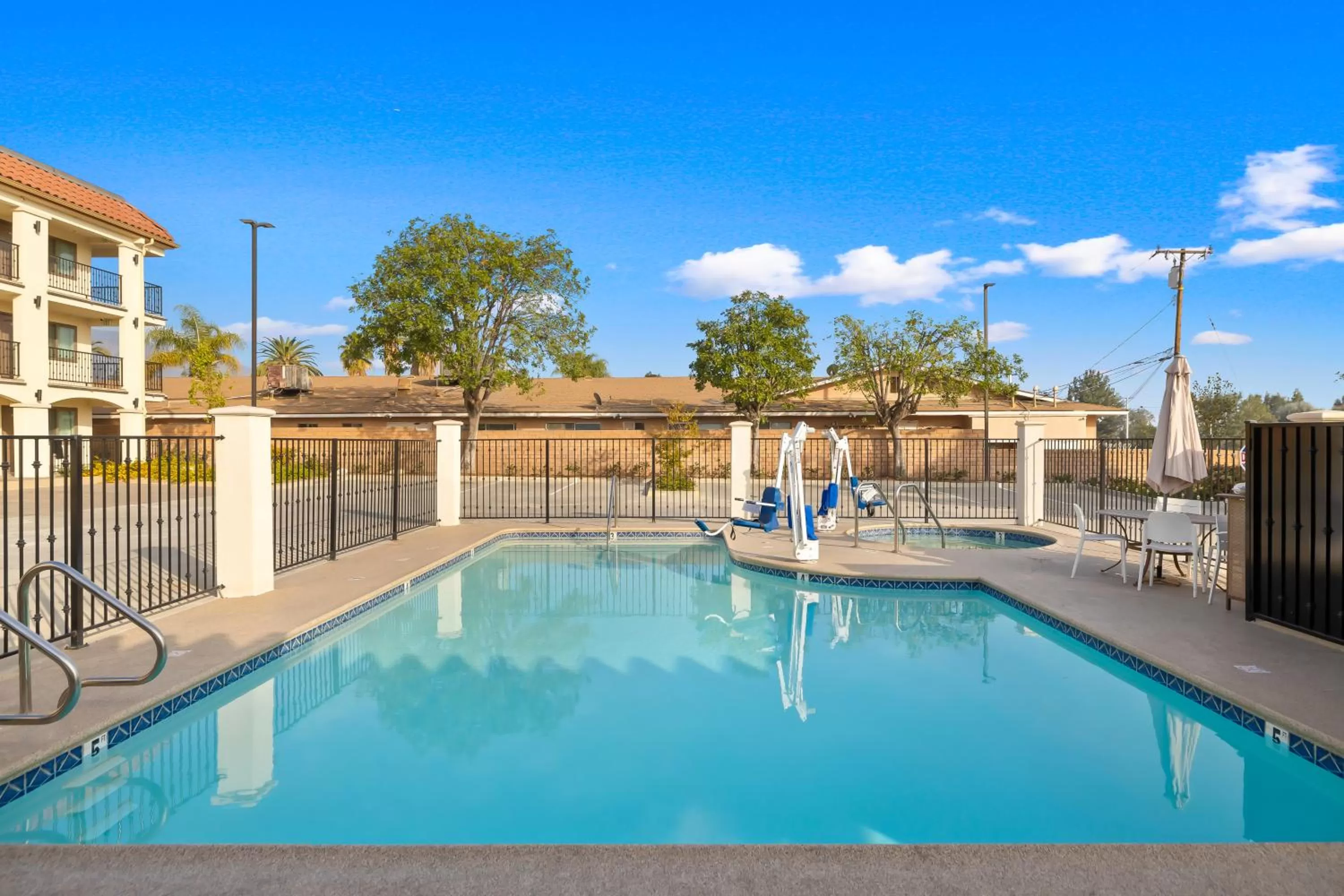 Swimming pool in Hotel Huntington