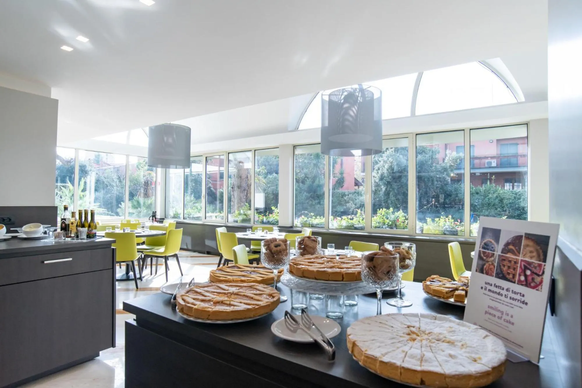 Restaurant/places to eat in Mercure Roma West