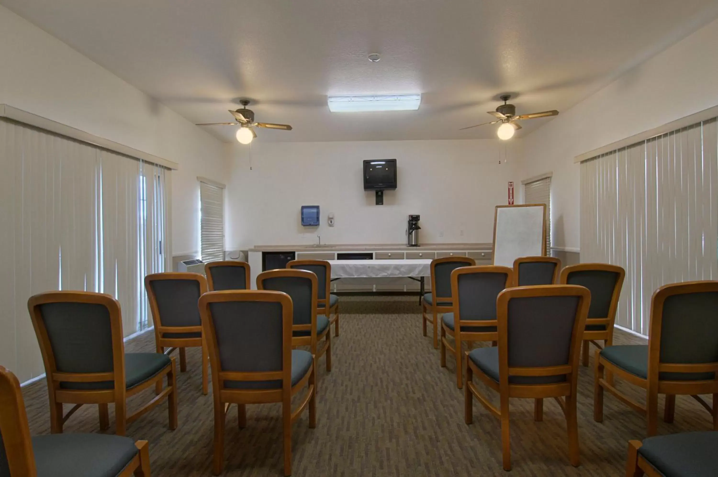 Meeting/conference room in Mariposa Inn