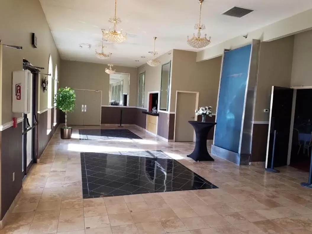 Lobby/Reception in Ramada by Wyndham Glendale Heights/Lombard