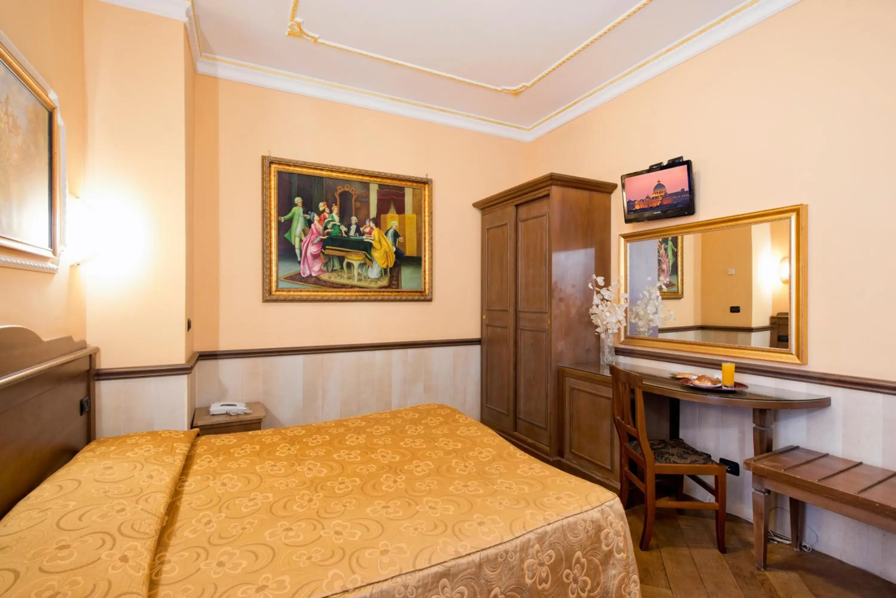 TV and multimedia, Bed in Hotel Marco Polo Rome
