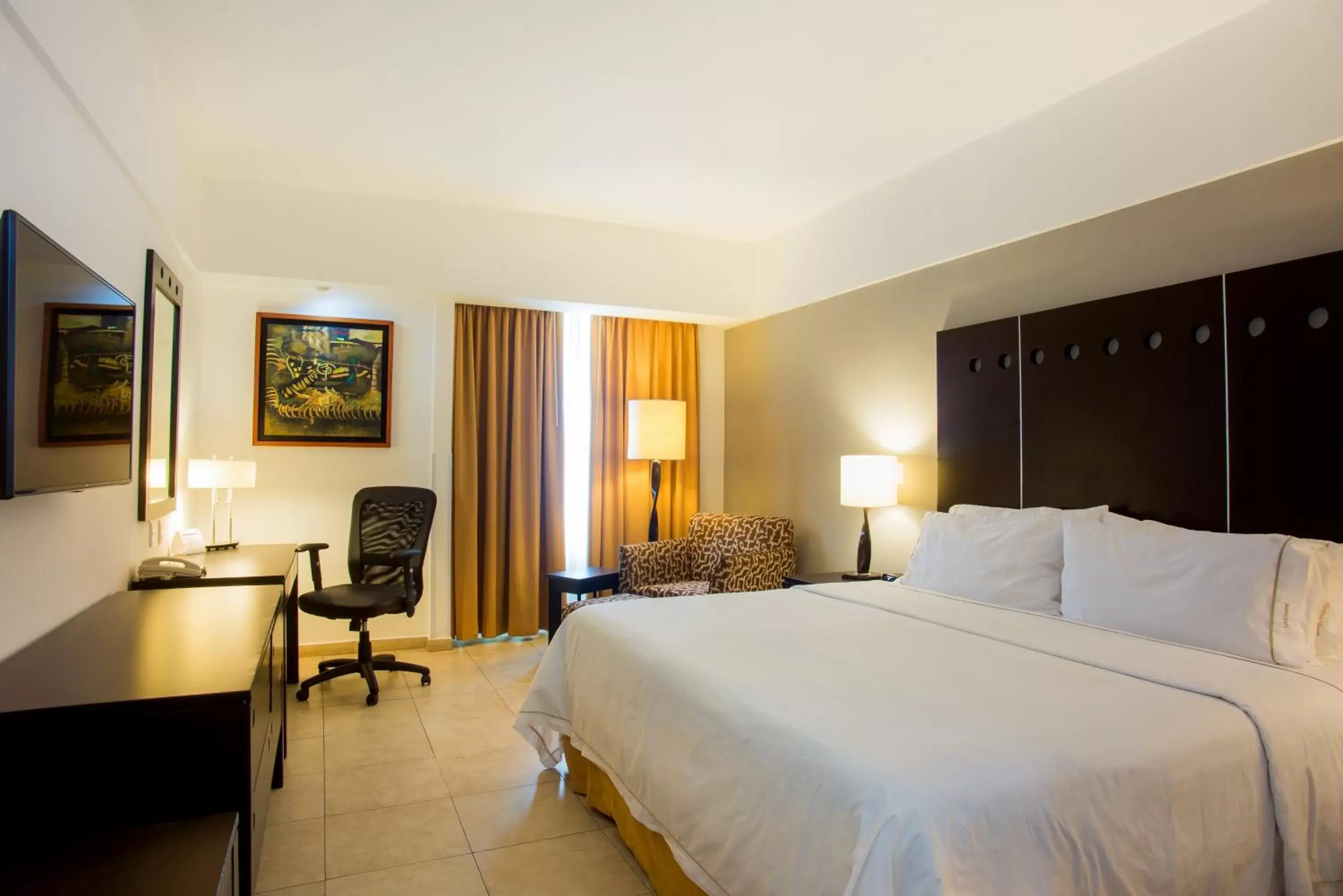 Photo of the whole room, Bed in Holiday Inn Express Tapachula, an IHG Hotel