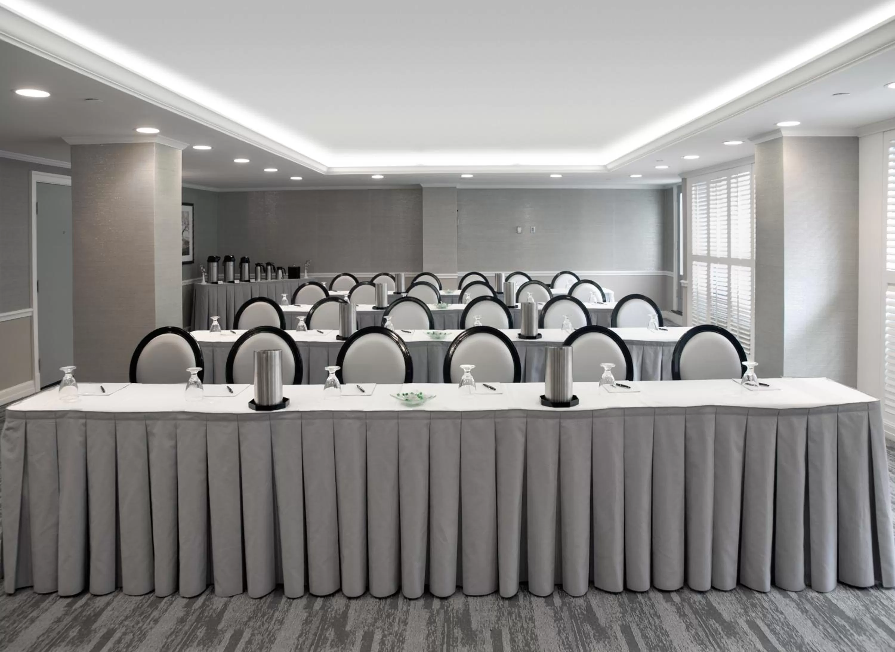 Meeting/conference room in State Plaza Hotel