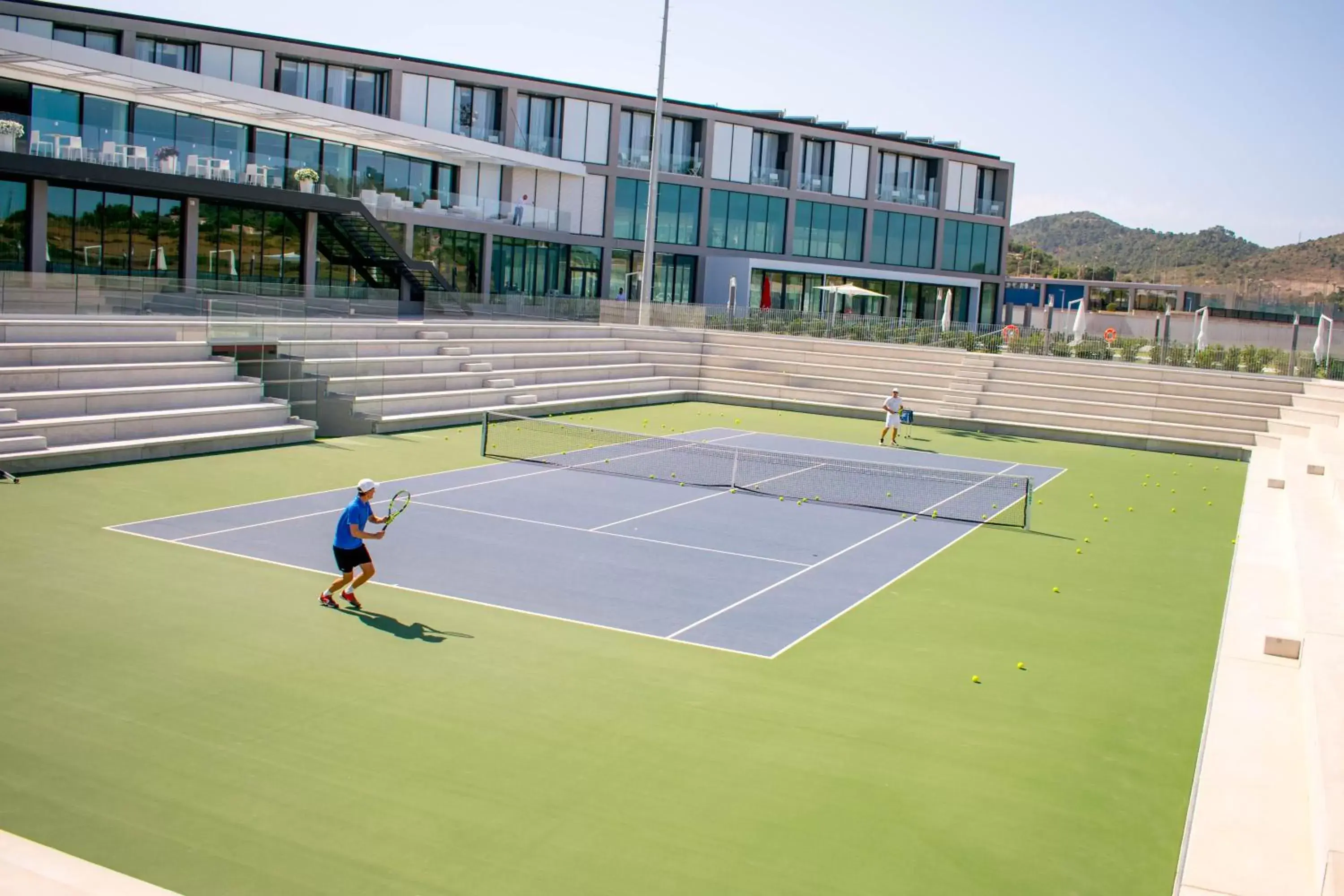 Tennis/Squash in Rafa Nadal Residence