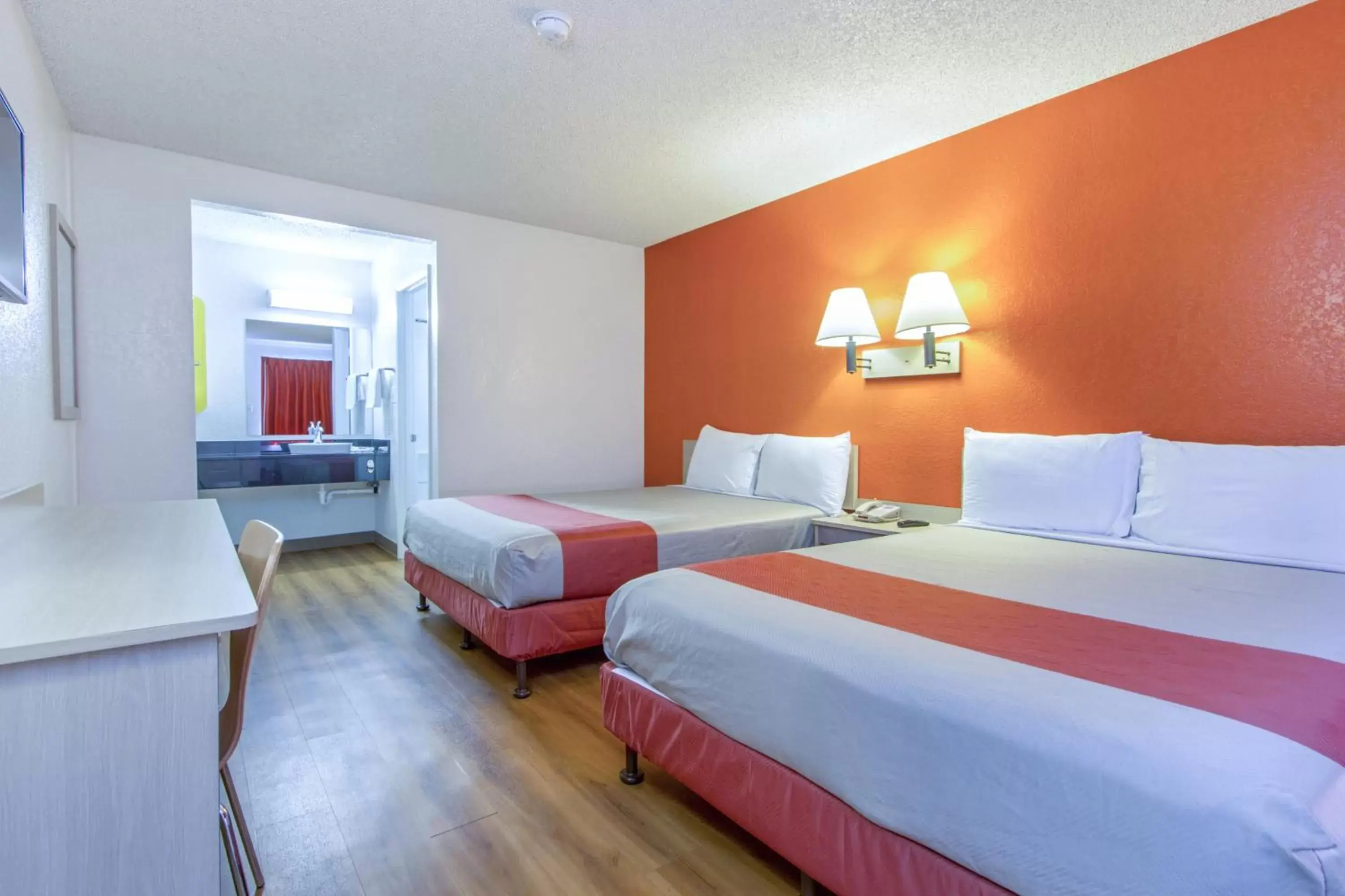 Bedroom, Bed in Motel 6-Phoenix, AZ - Airport - 24th Street