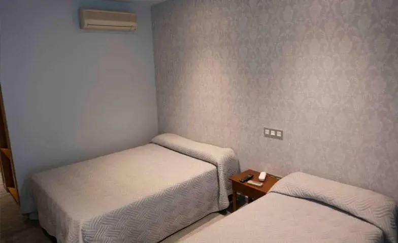 Bed in Hotel Simancas