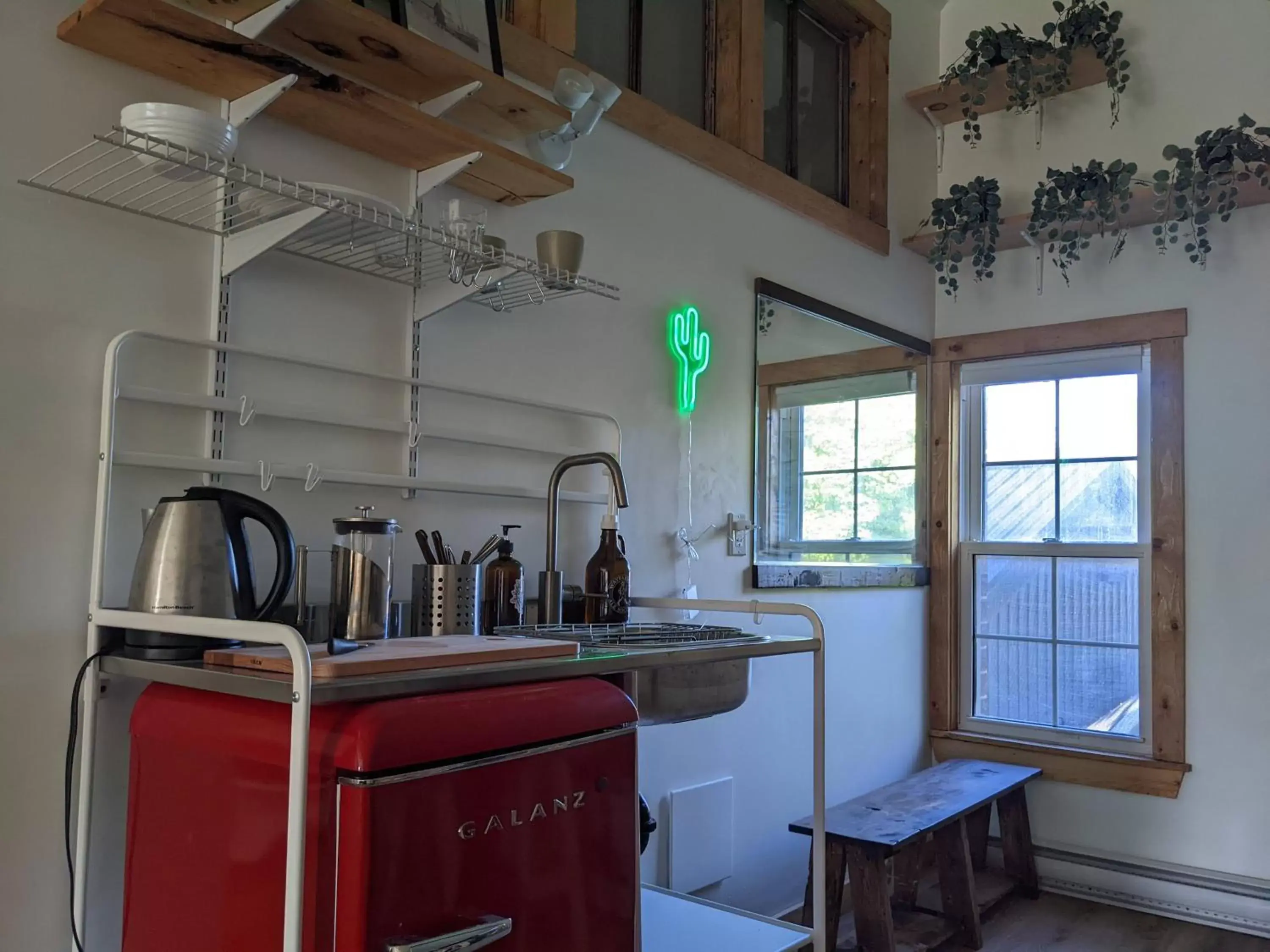 Kitchen/Kitchenette in Pink Flamingo